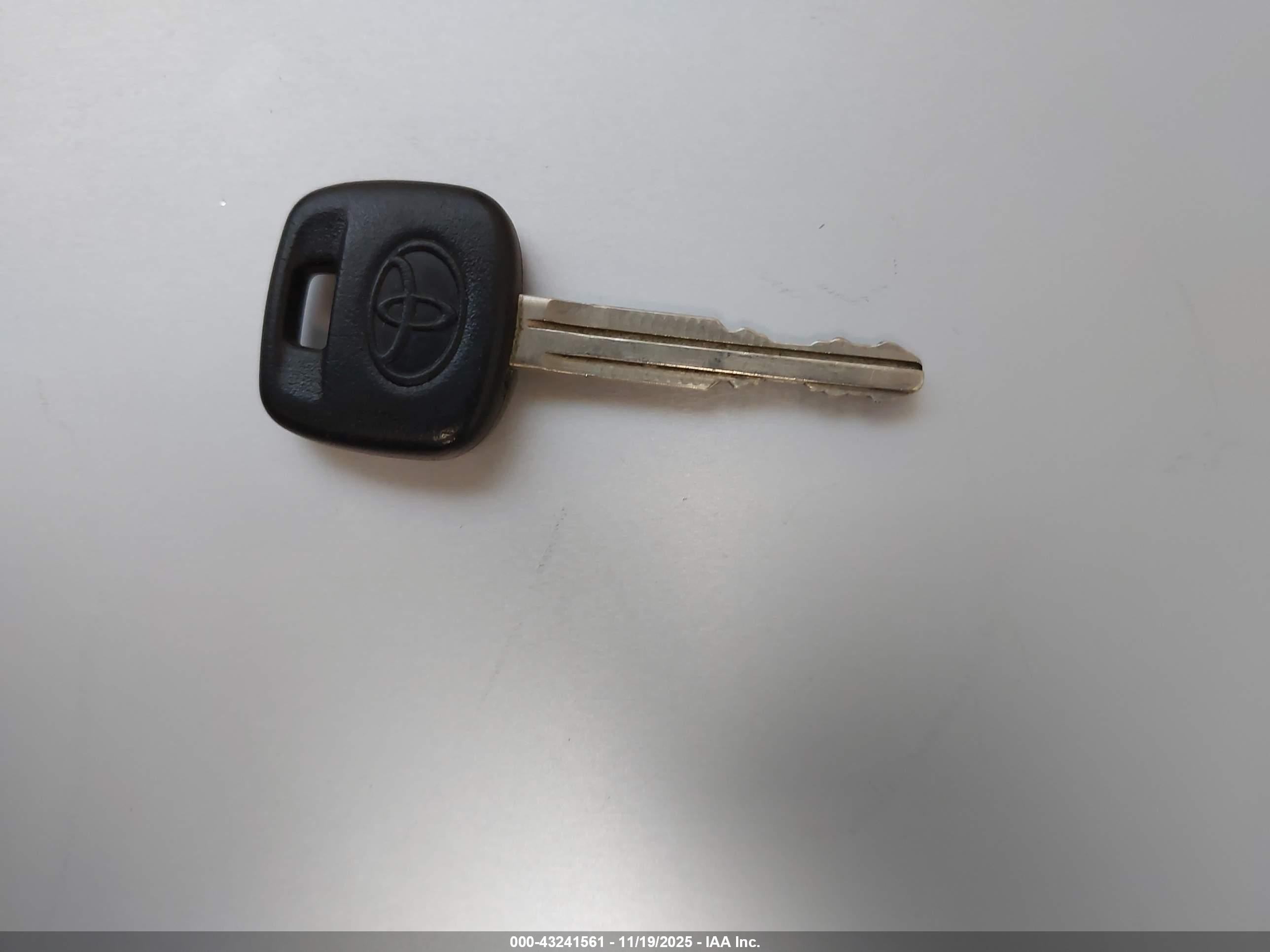 2003 Toyota Land Cruiser   Серый vin: JTEHT05J532043409