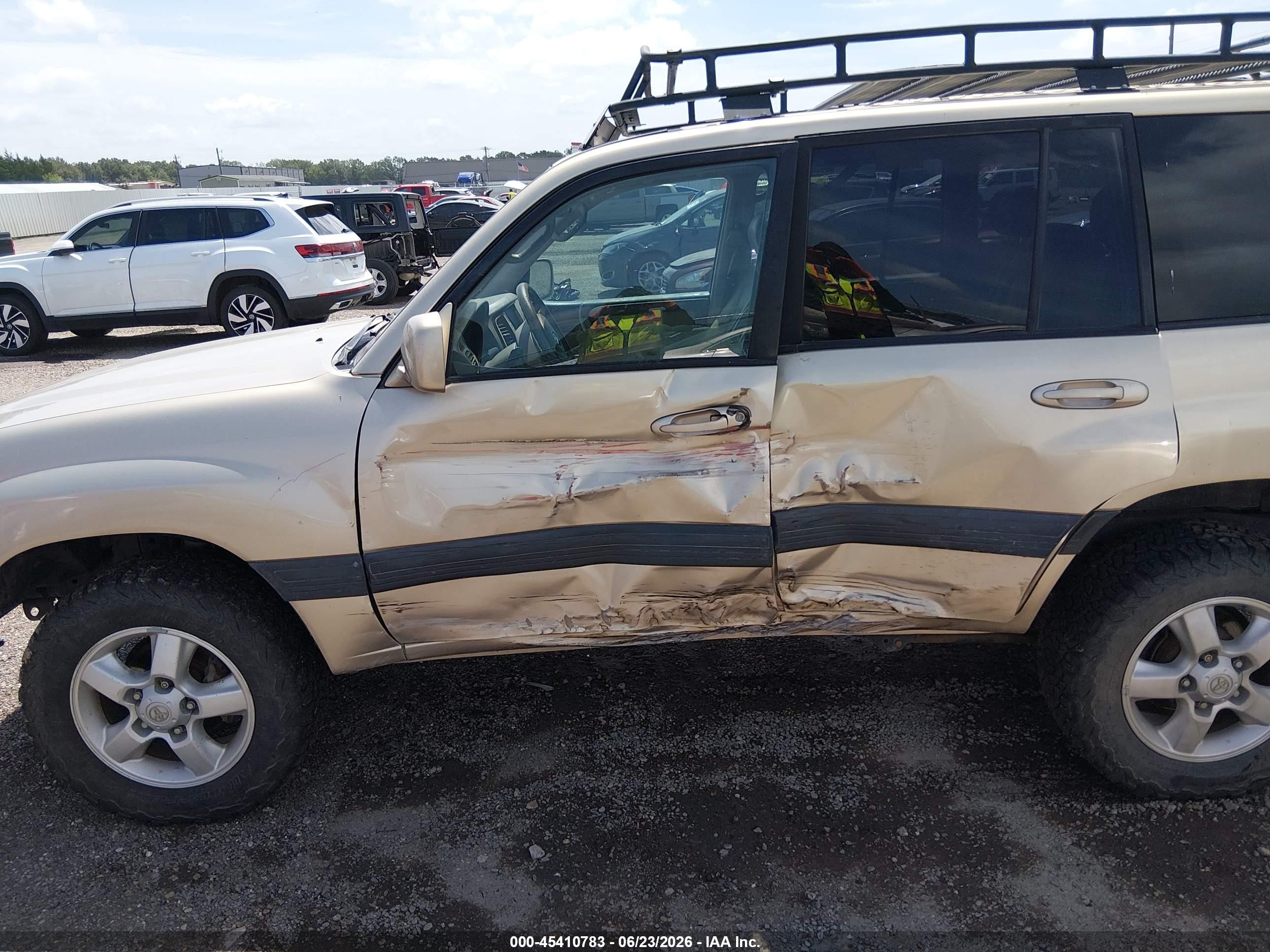 2005 Toyota Land Cruiser V8 Gold vin: JTEHT05J552070113