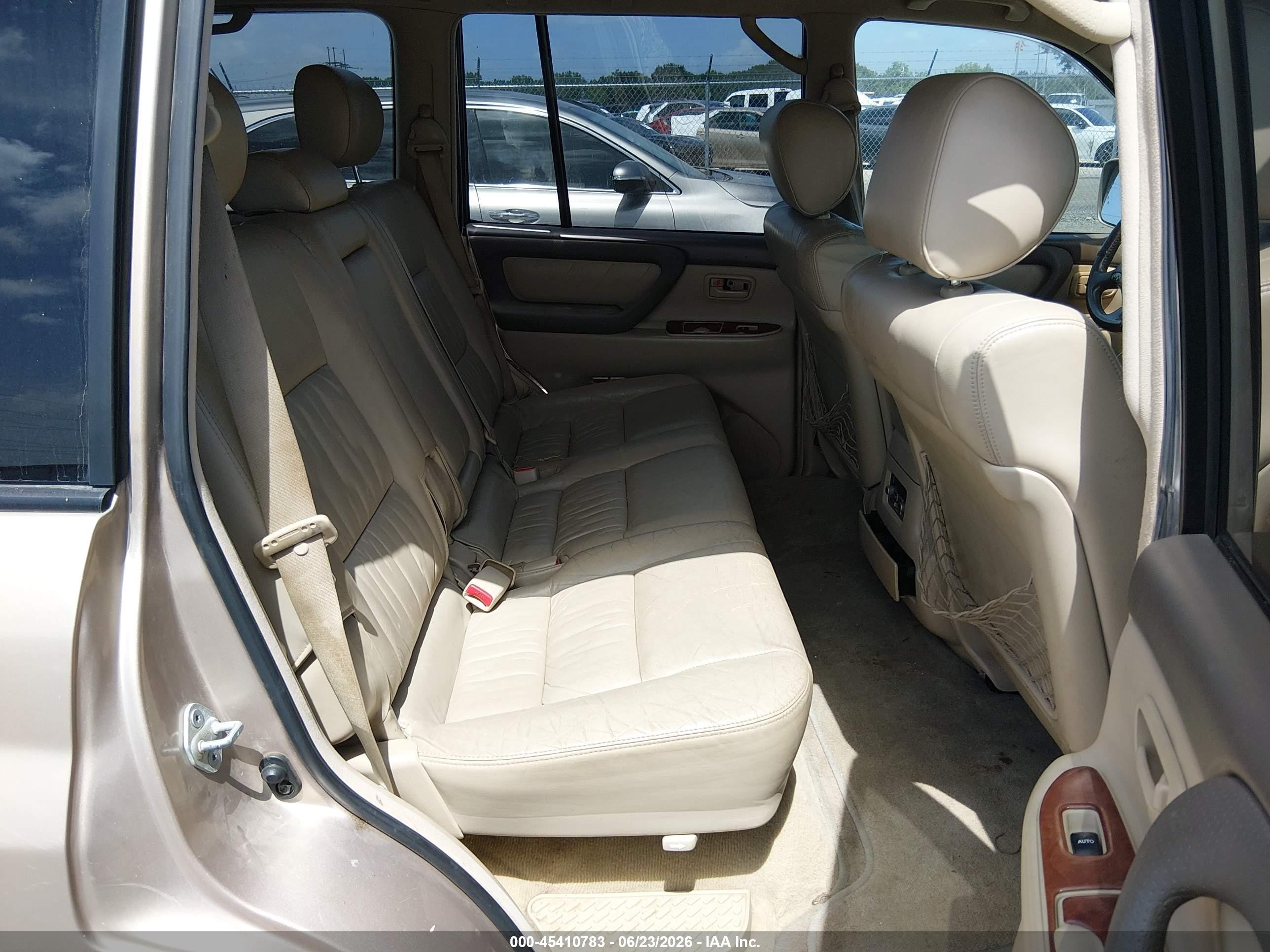 2005 Toyota Land Cruiser V8 Gold vin: JTEHT05J552070113
