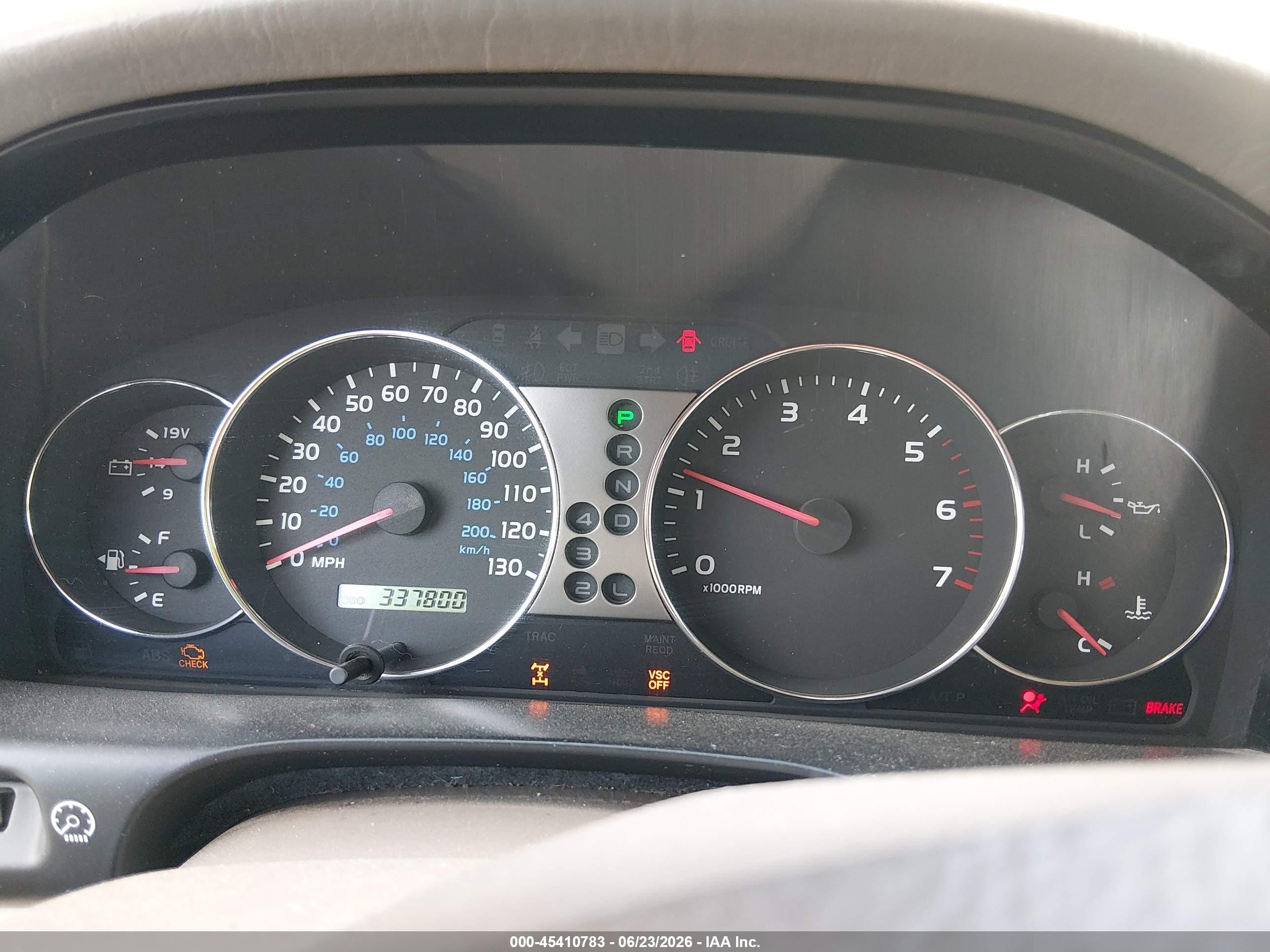 2005 Toyota Land Cruiser V8 Gold vin: JTEHT05J552070113
