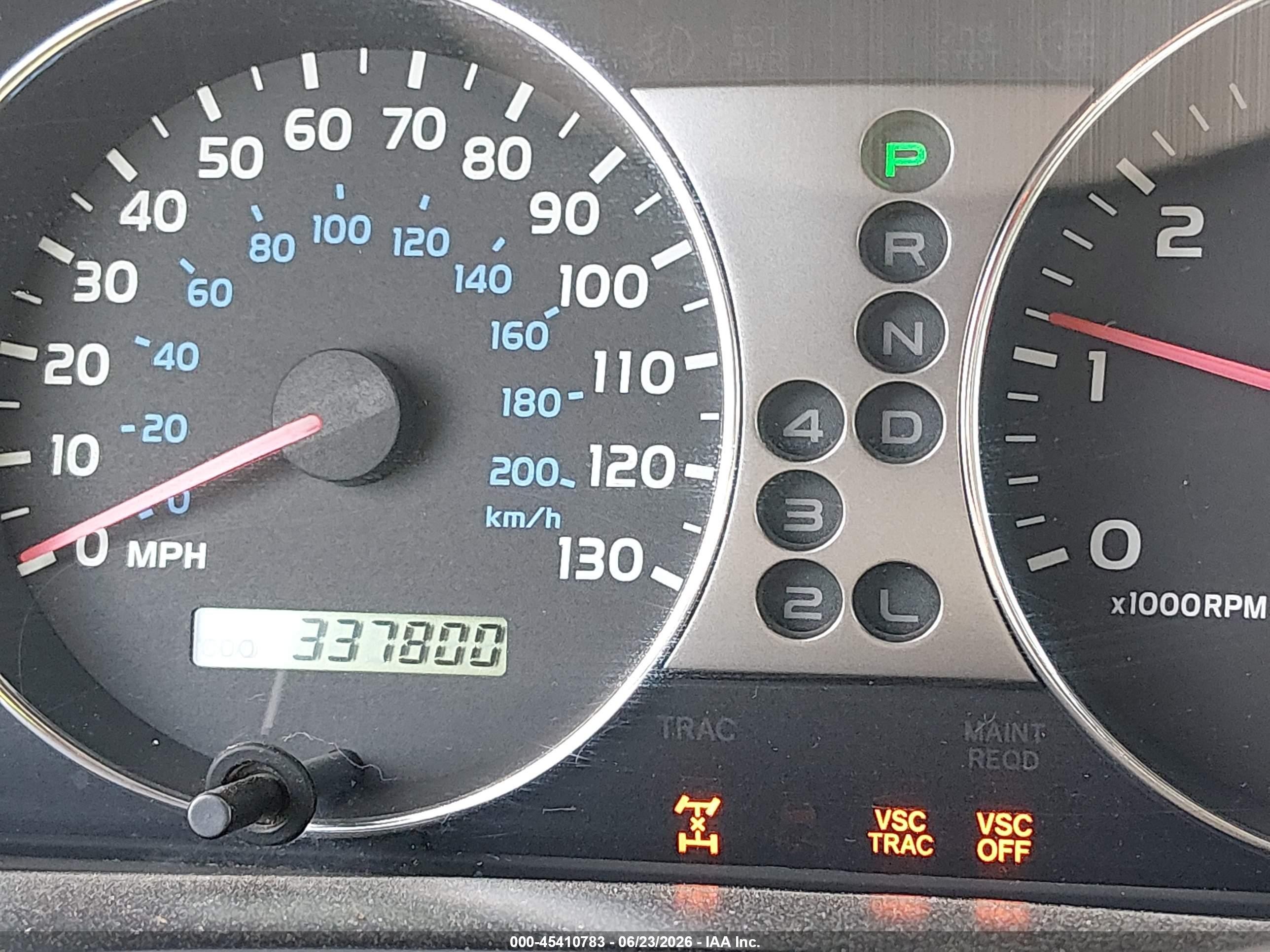 2005 Toyota Land Cruiser V8 Gold vin: JTEHT05J552070113