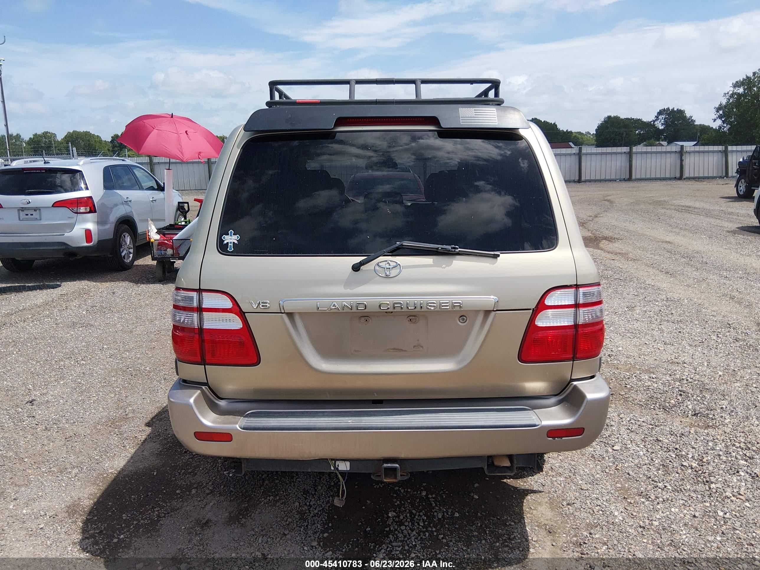 2005 Toyota Land Cruiser V8 Gold vin: JTEHT05J552070113