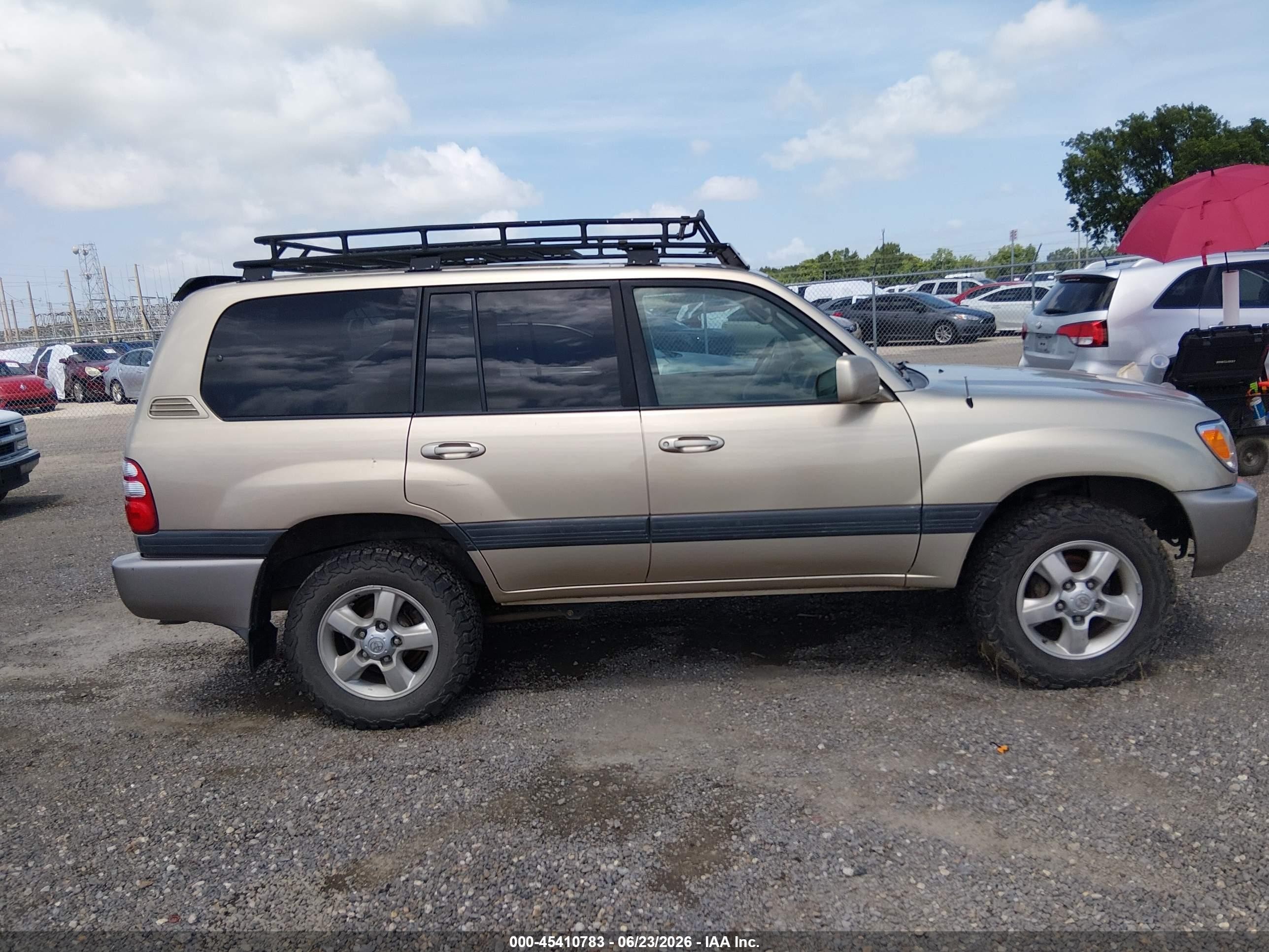 2005 Toyota Land Cruiser V8 Gold vin: JTEHT05J552070113