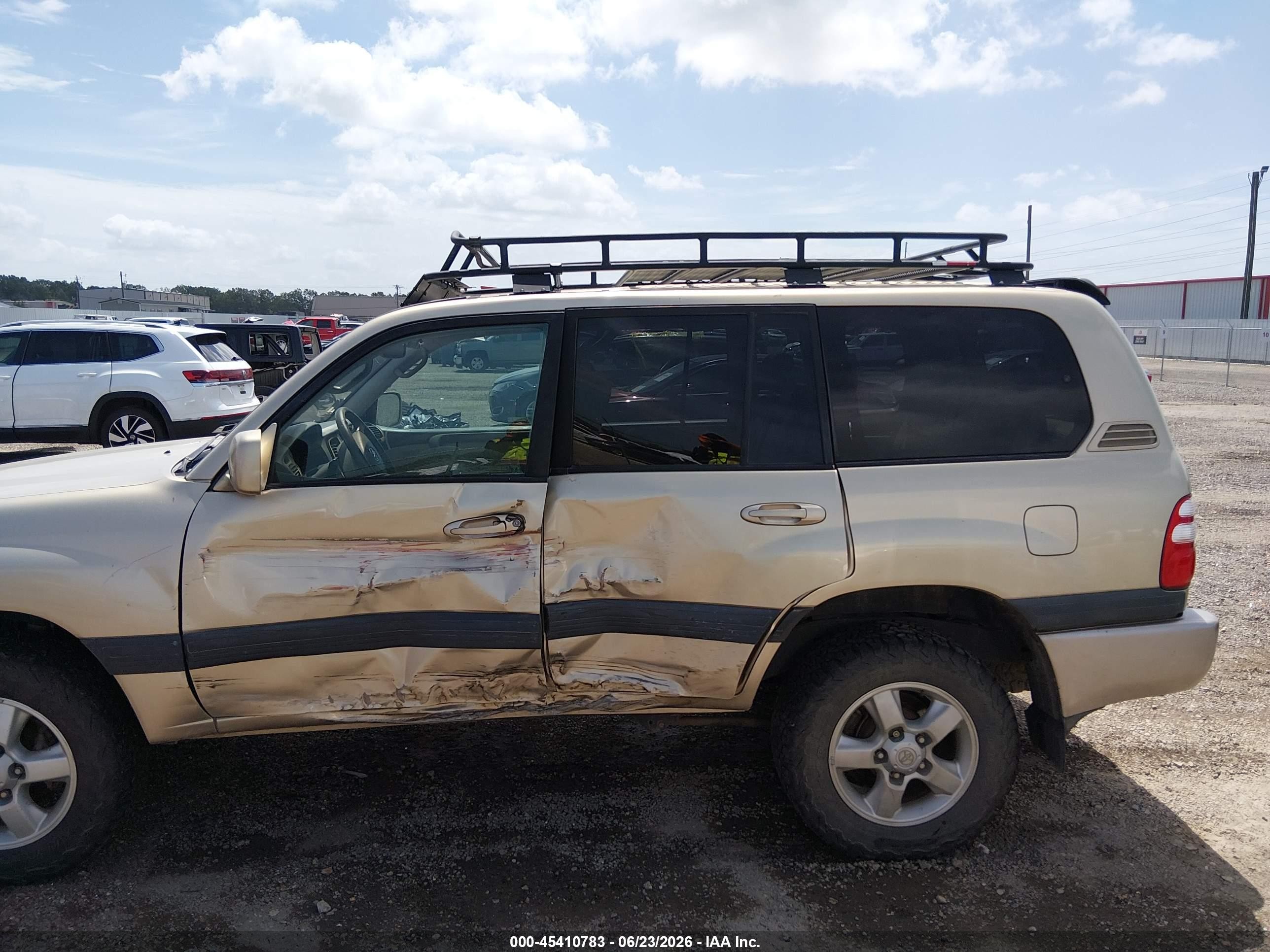 2005 Toyota Land Cruiser V8 Gold vin: JTEHT05J552070113
