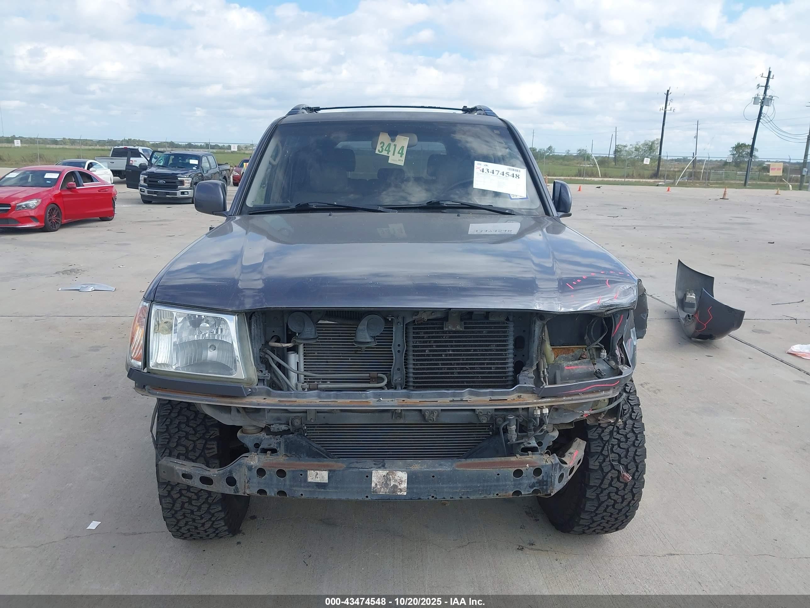 2005 Toyota Land Cruiser V8 Gray vin: JTEHT05J552070760