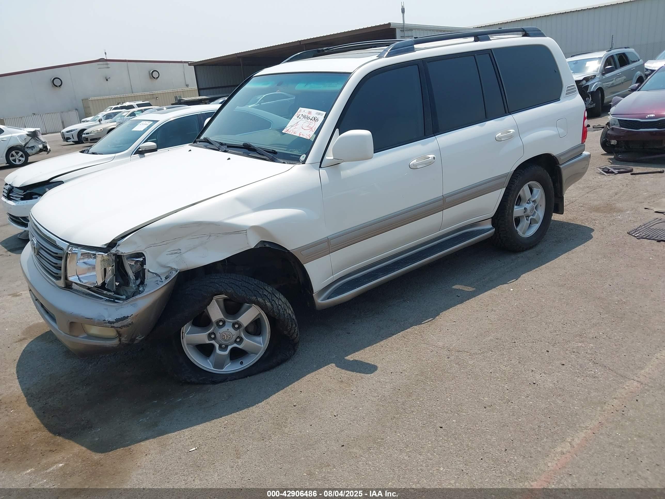 2005 Toyota Land Cruiser V8 White vin: JTEHT05J552080253