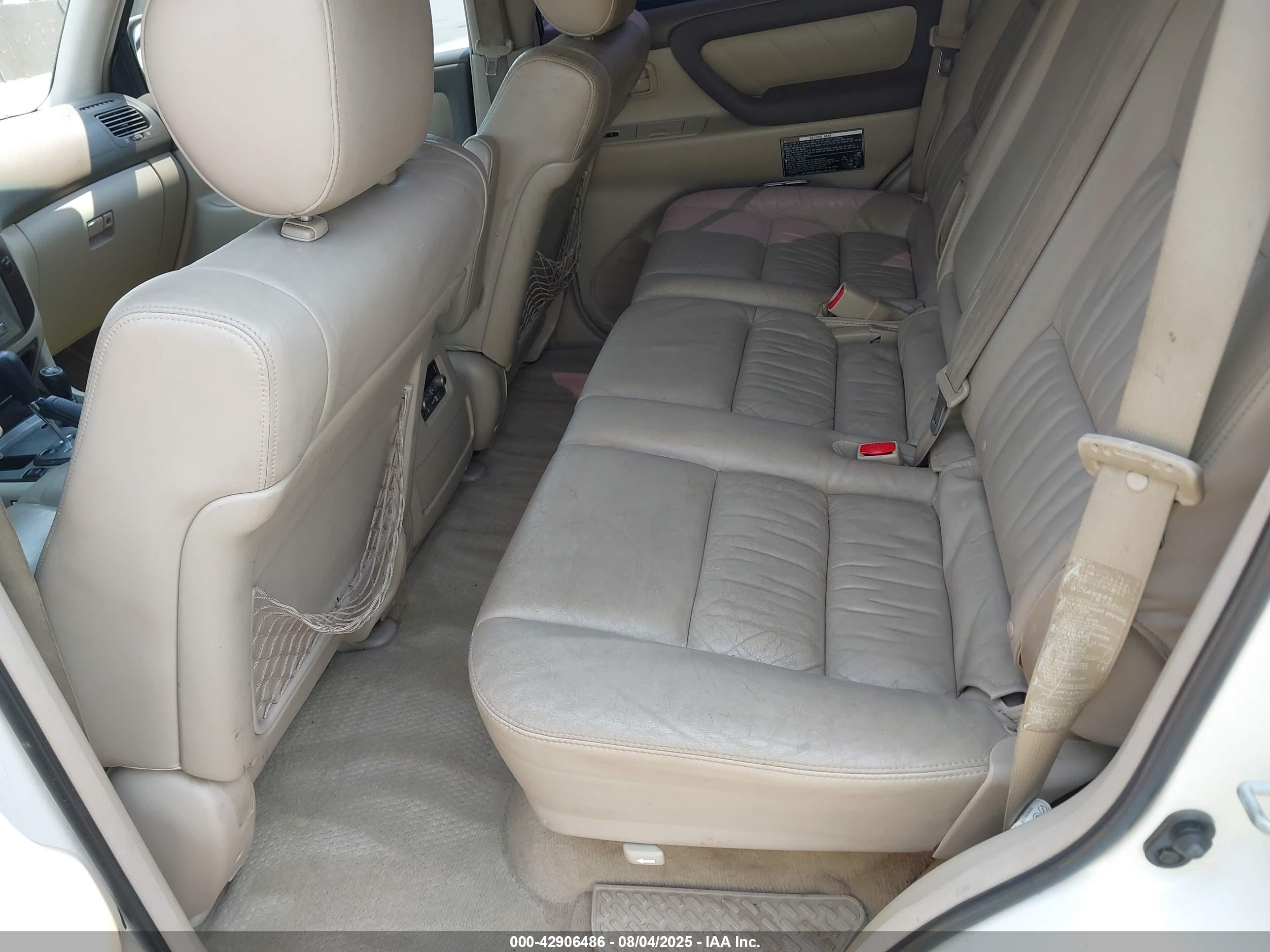 2005 Toyota Land Cruiser V8 White vin: JTEHT05J552080253