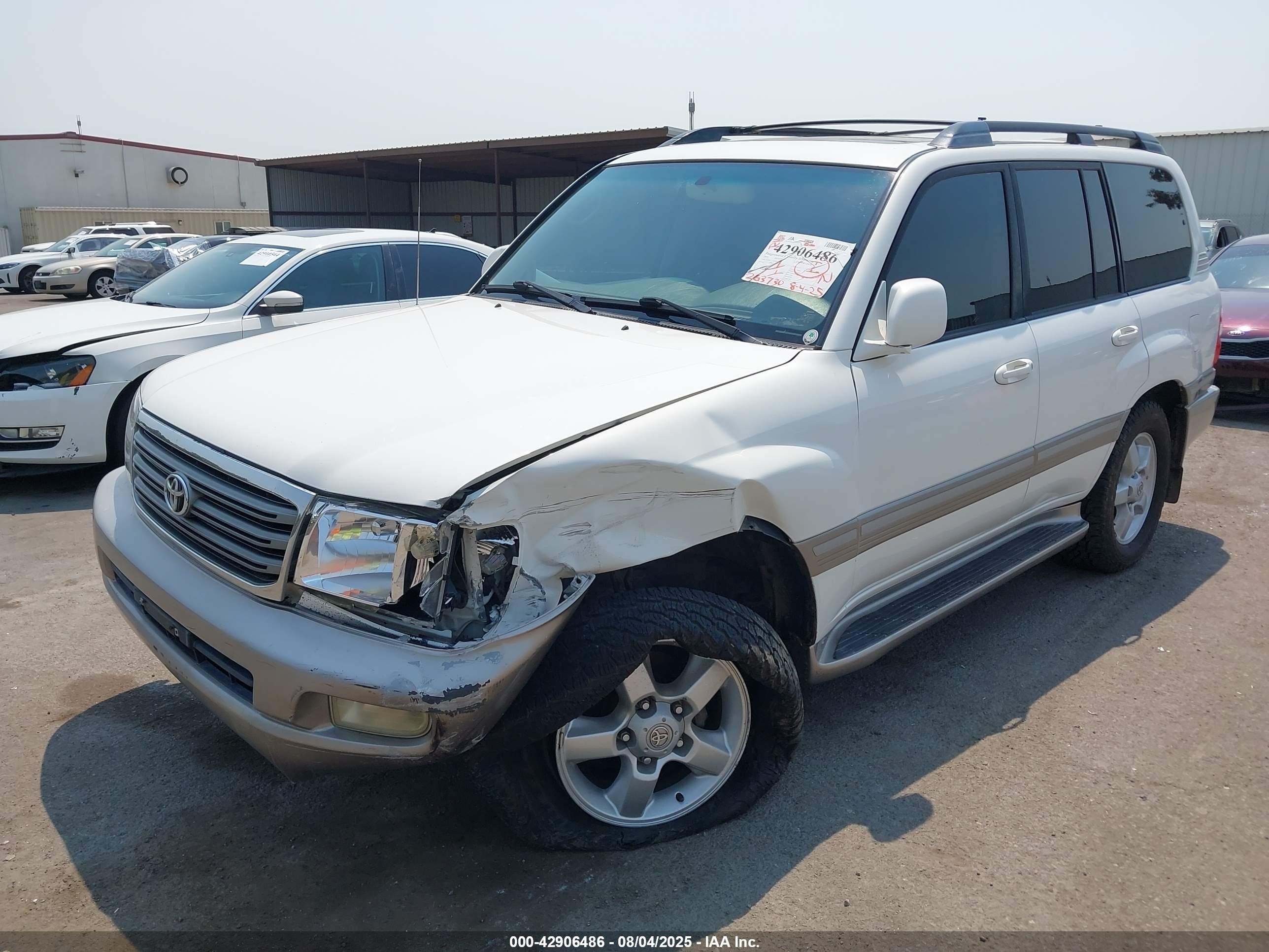 2005 Toyota Land Cruiser V8 White vin: JTEHT05J552080253