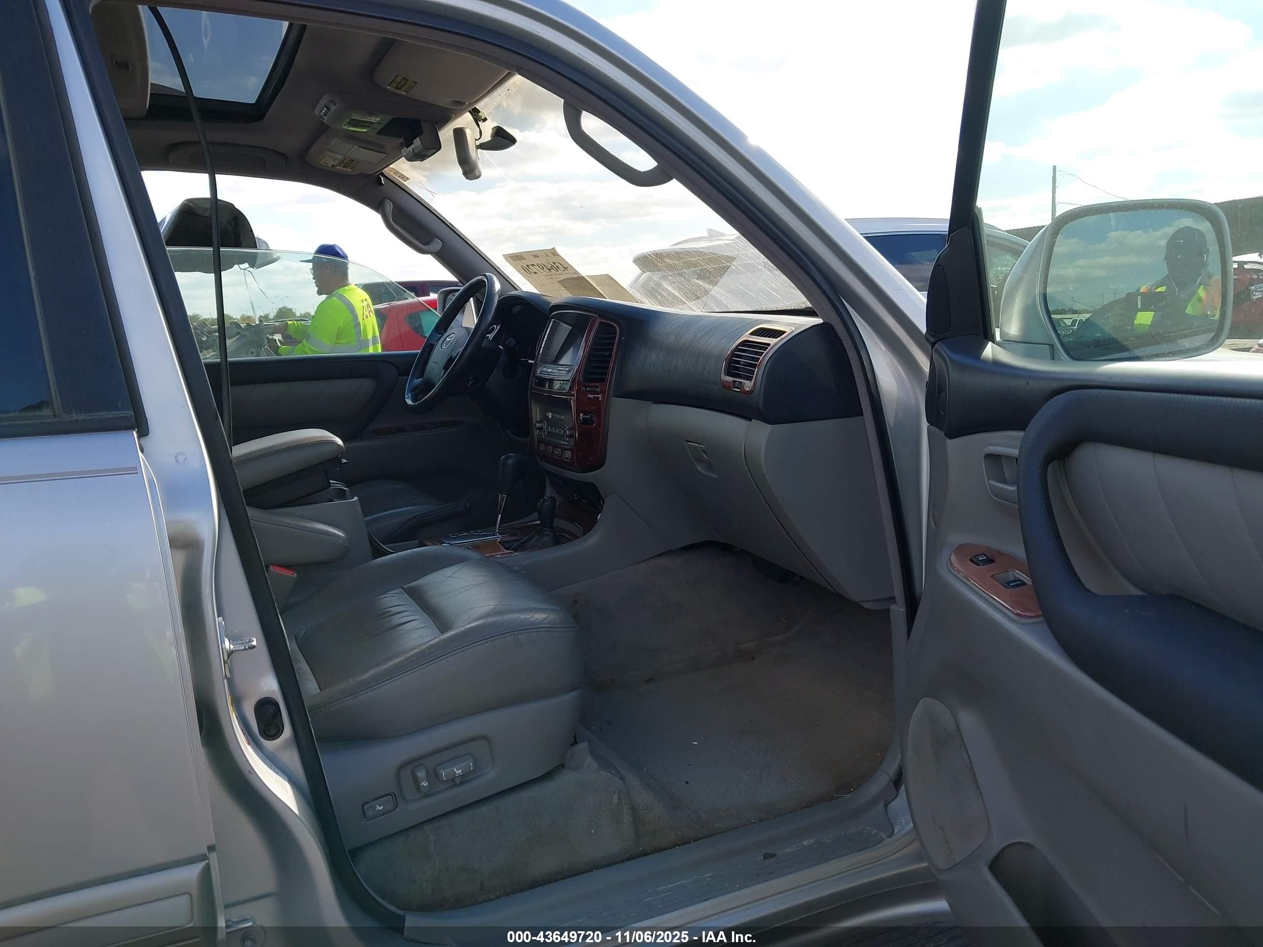 2006 Toyota Land Cruiser V8 Silver vin: JTEHT05J562088774