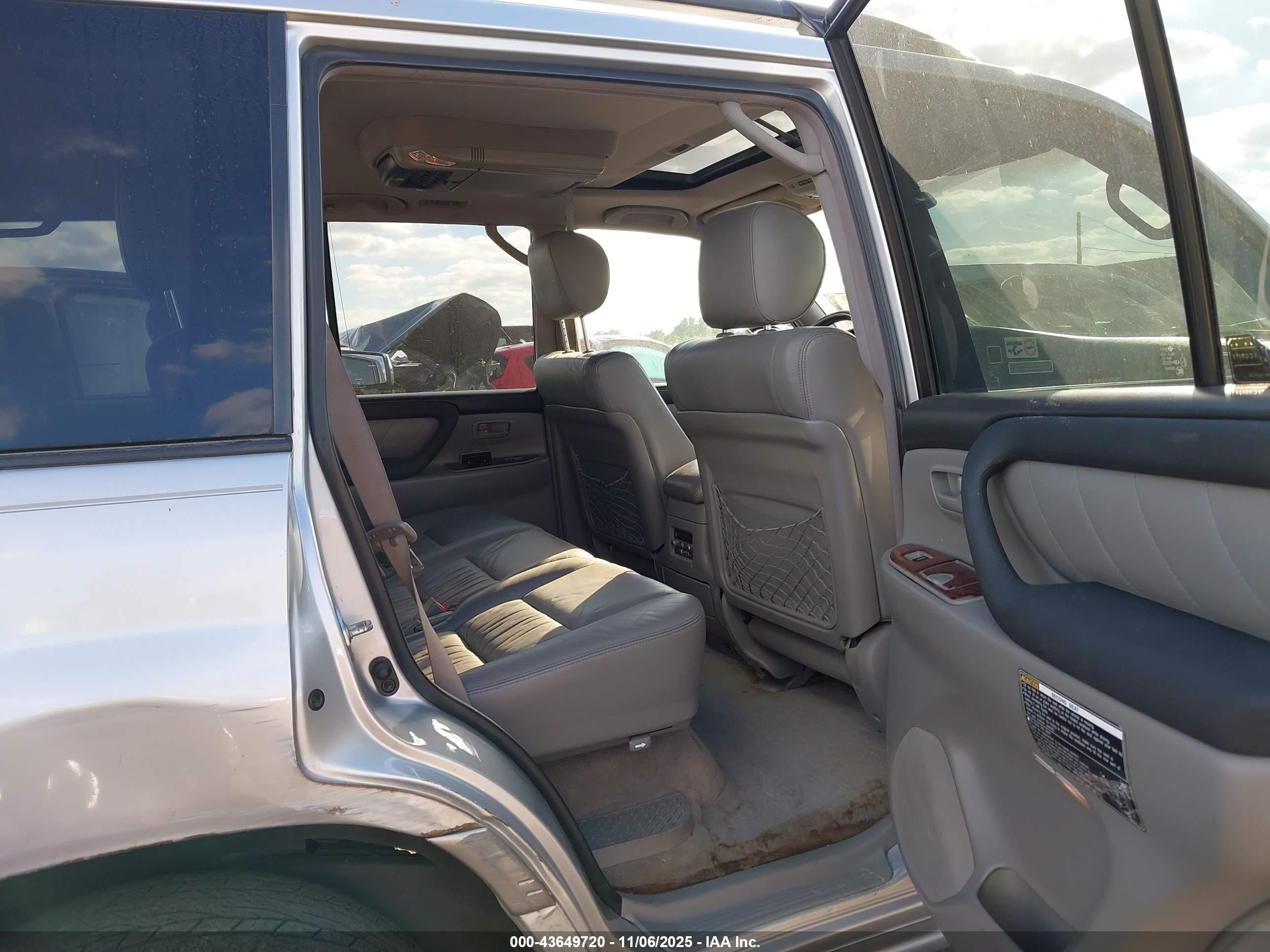 2006 Toyota Land Cruiser V8 Silver vin: JTEHT05J562088774