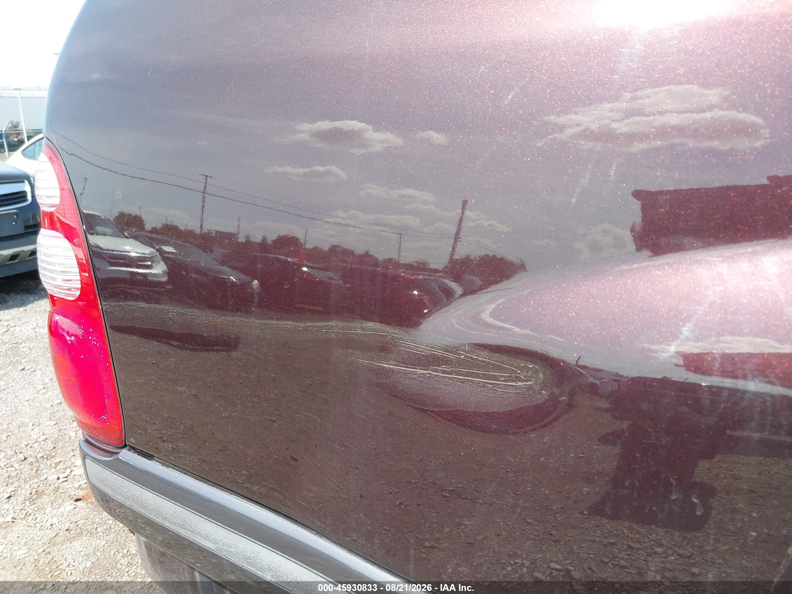 2005 Toyota Land Cruiser V8 Burgundy vin: JTEHT05J652075353