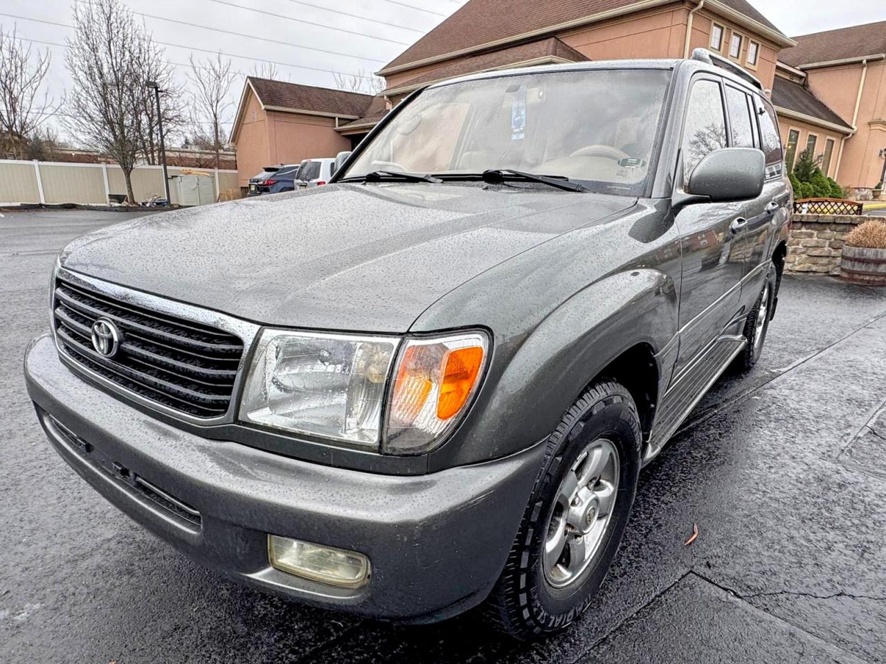 2002 Toyota Land Cruiser Base Gray vin: JTEHT05J722023807