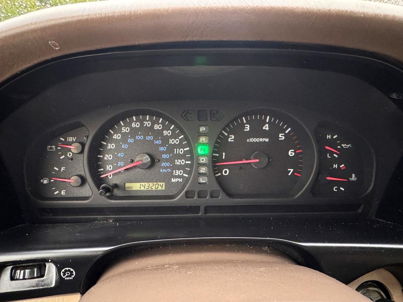 2002 Toyota Land Cruiser Base Gray vin: JTEHT05J722023807