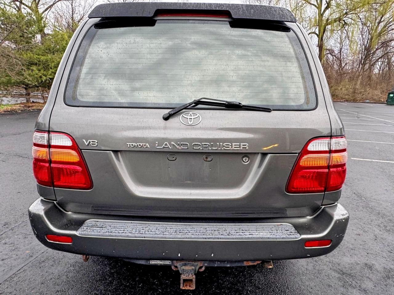 2002 Toyota Land Cruiser Base Gray vin: JTEHT05J722023807