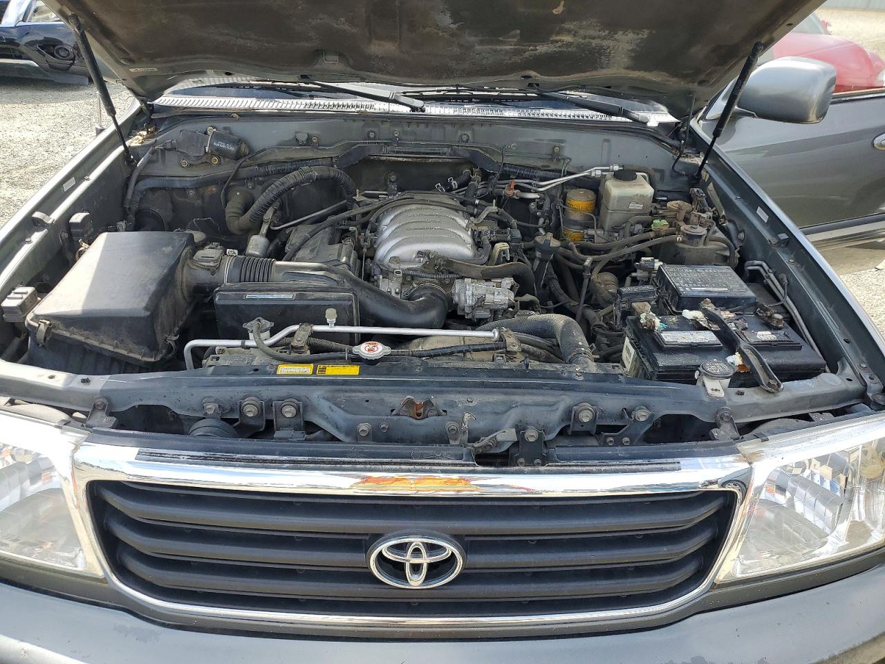 2002 Toyota Land Cruiser Base Gray vin: JTEHT05J722024245
