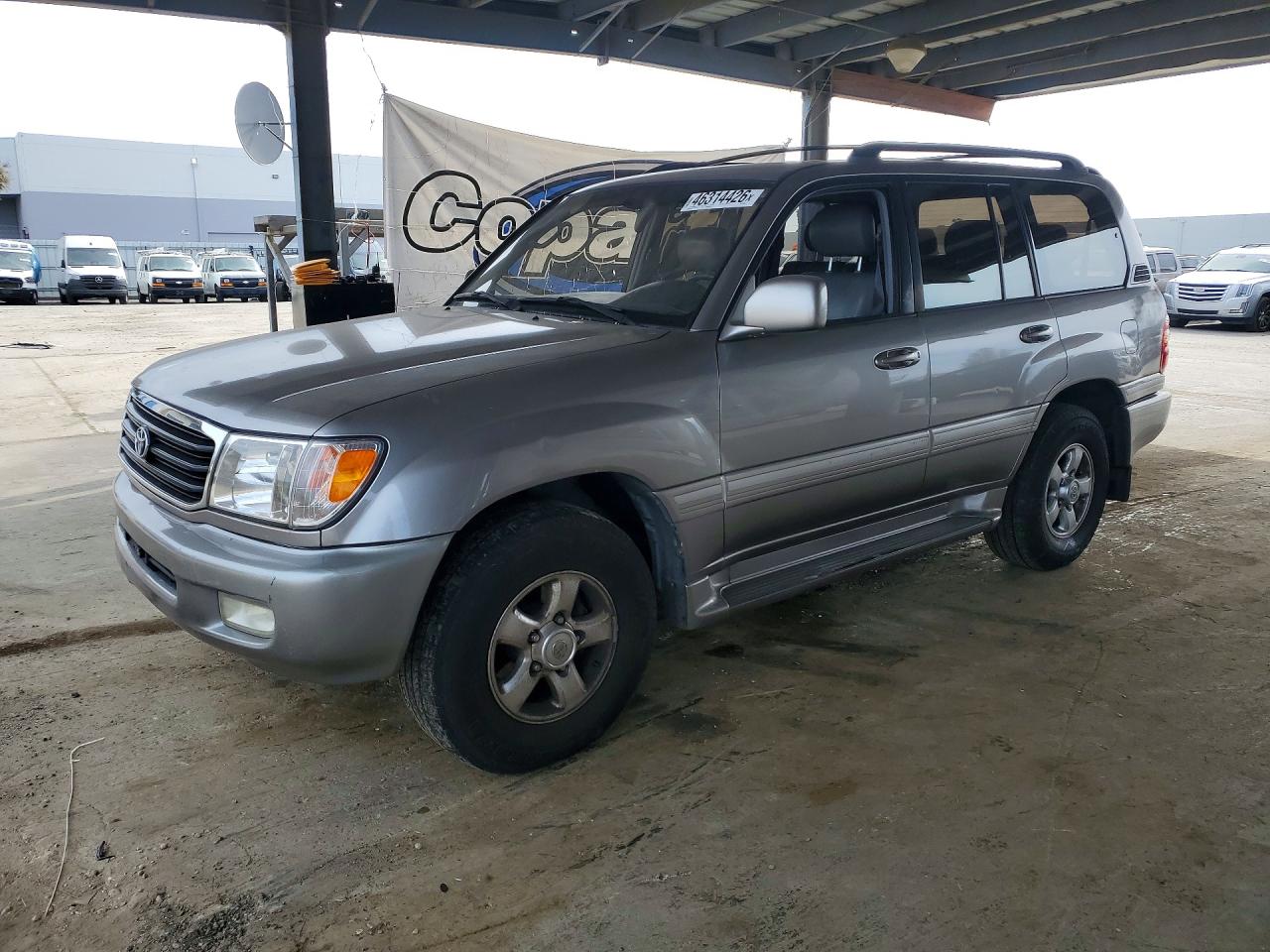 2002 Toyota Land Cruiser Base Silver vin: JTEHT05J722026402