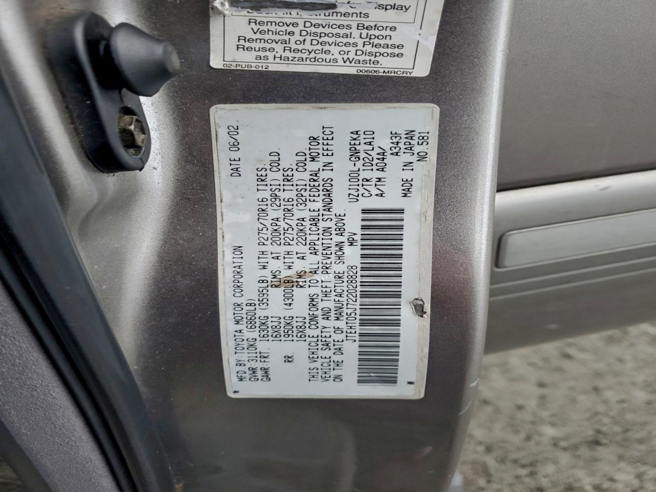 2002 Toyota Land Cruiser Silver vin: JTEHT05J722028828