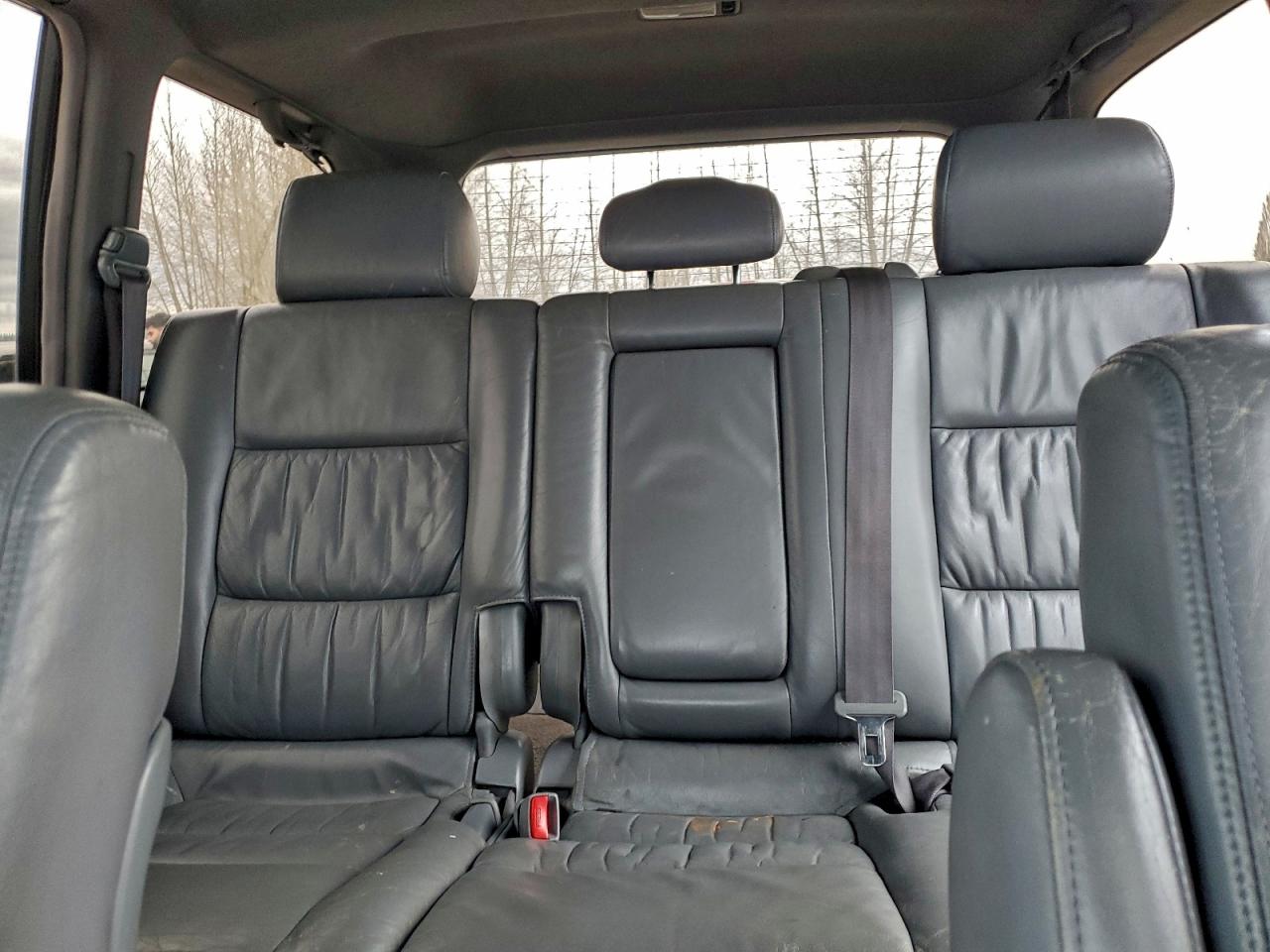 2002 Toyota Land Cruiser Silver vin: JTEHT05J722028828