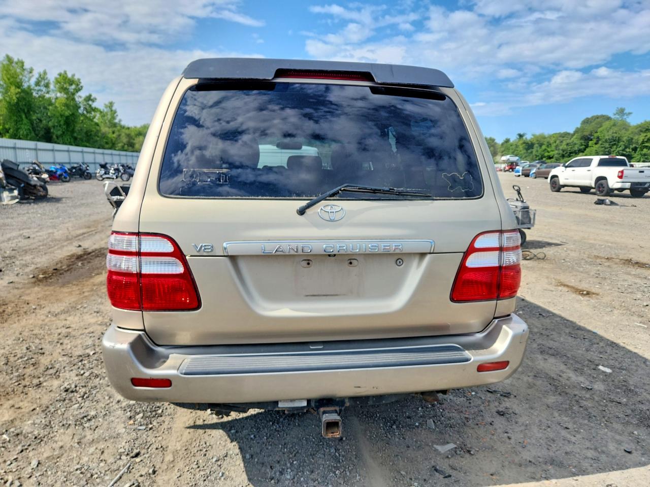 2004 Toyota Land Cruiser Base Silver vin: JTEHT05J742062173