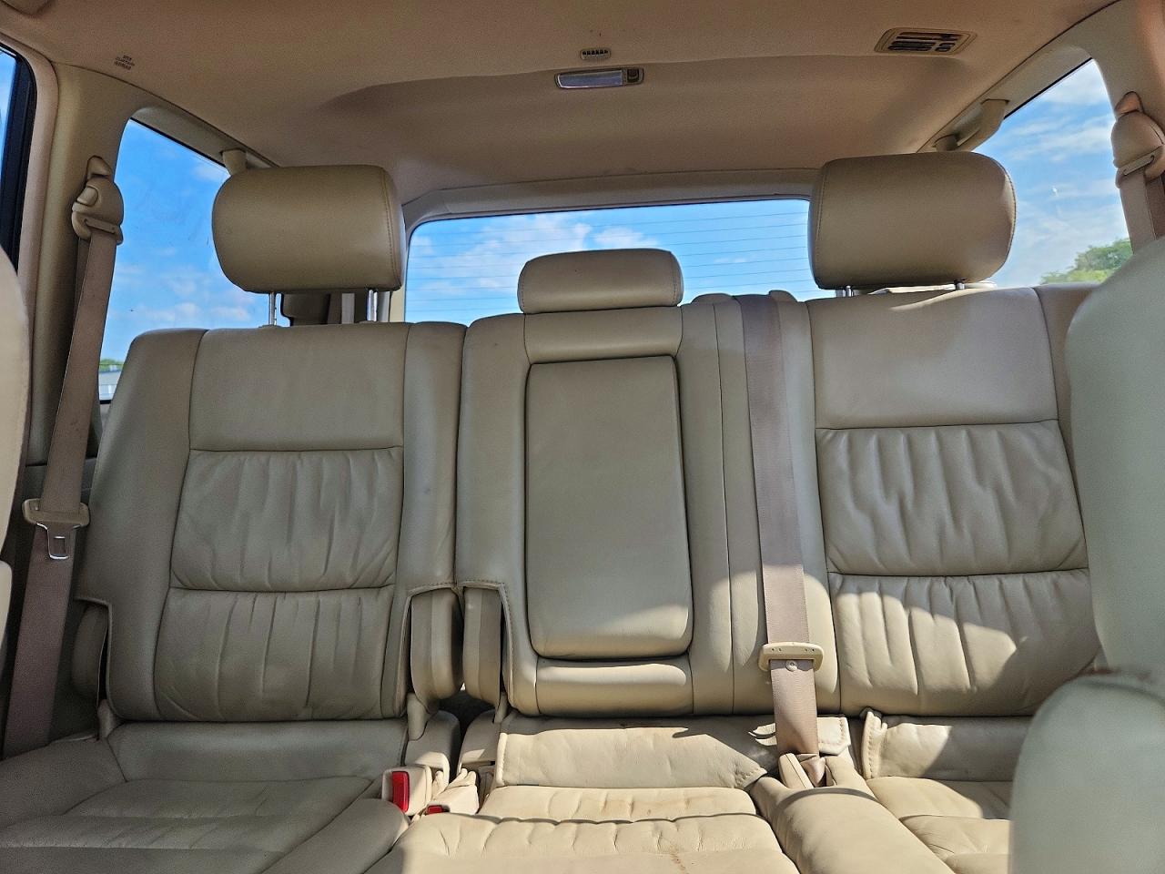 2004 Toyota Land Cruiser Base Silver vin: JTEHT05J742062173