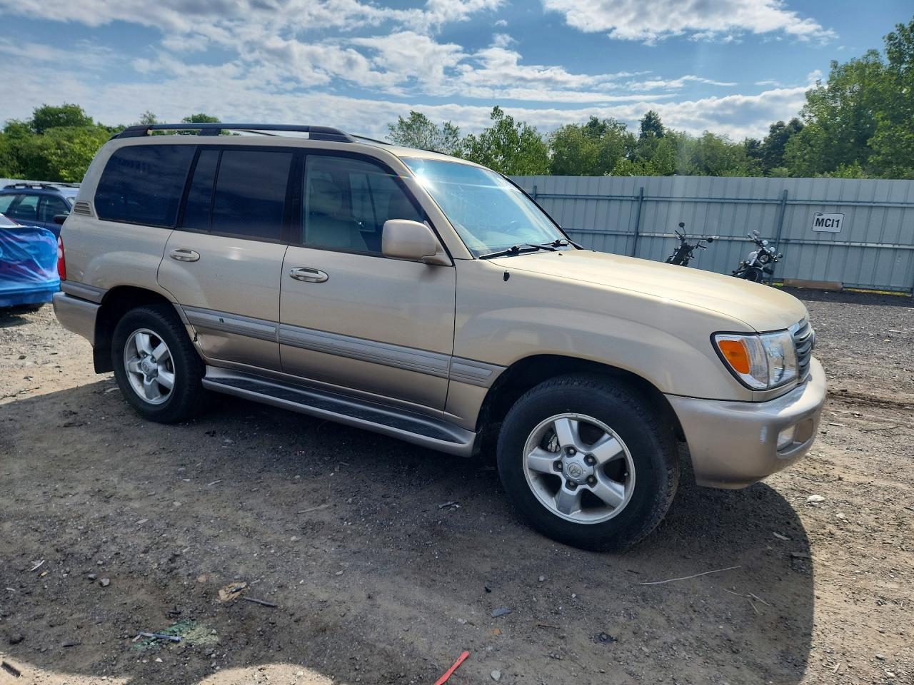 2004 Toyota Land Cruiser Base Silver vin: JTEHT05J742062173