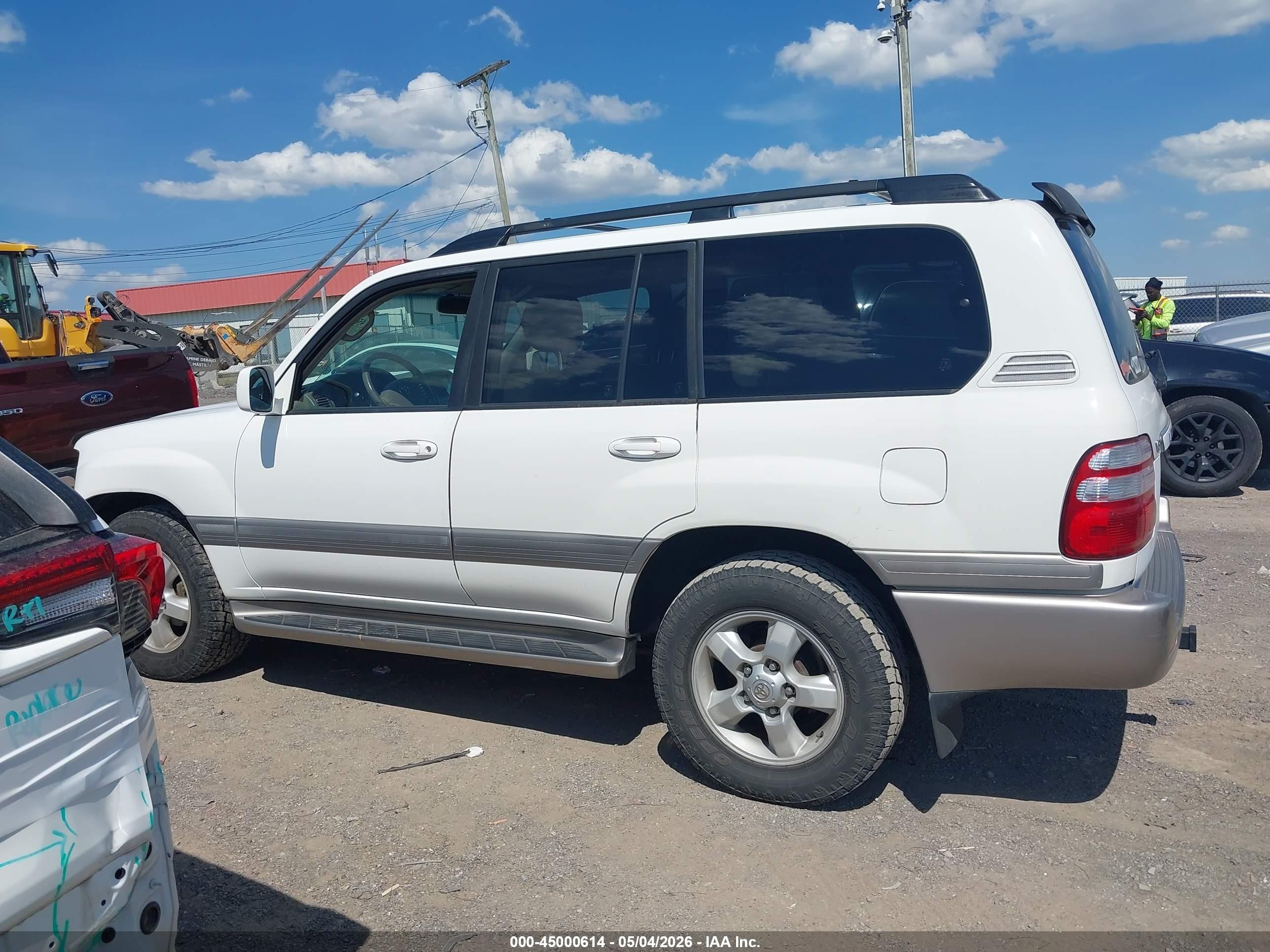 2005 Toyota Land Cruiser V8 Black vin: JTEHT05J752078679