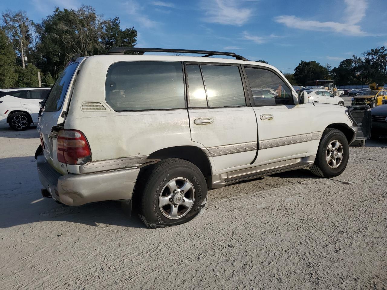 2002 Toyota Land Cruiser White vin: JTEHT05J822020835