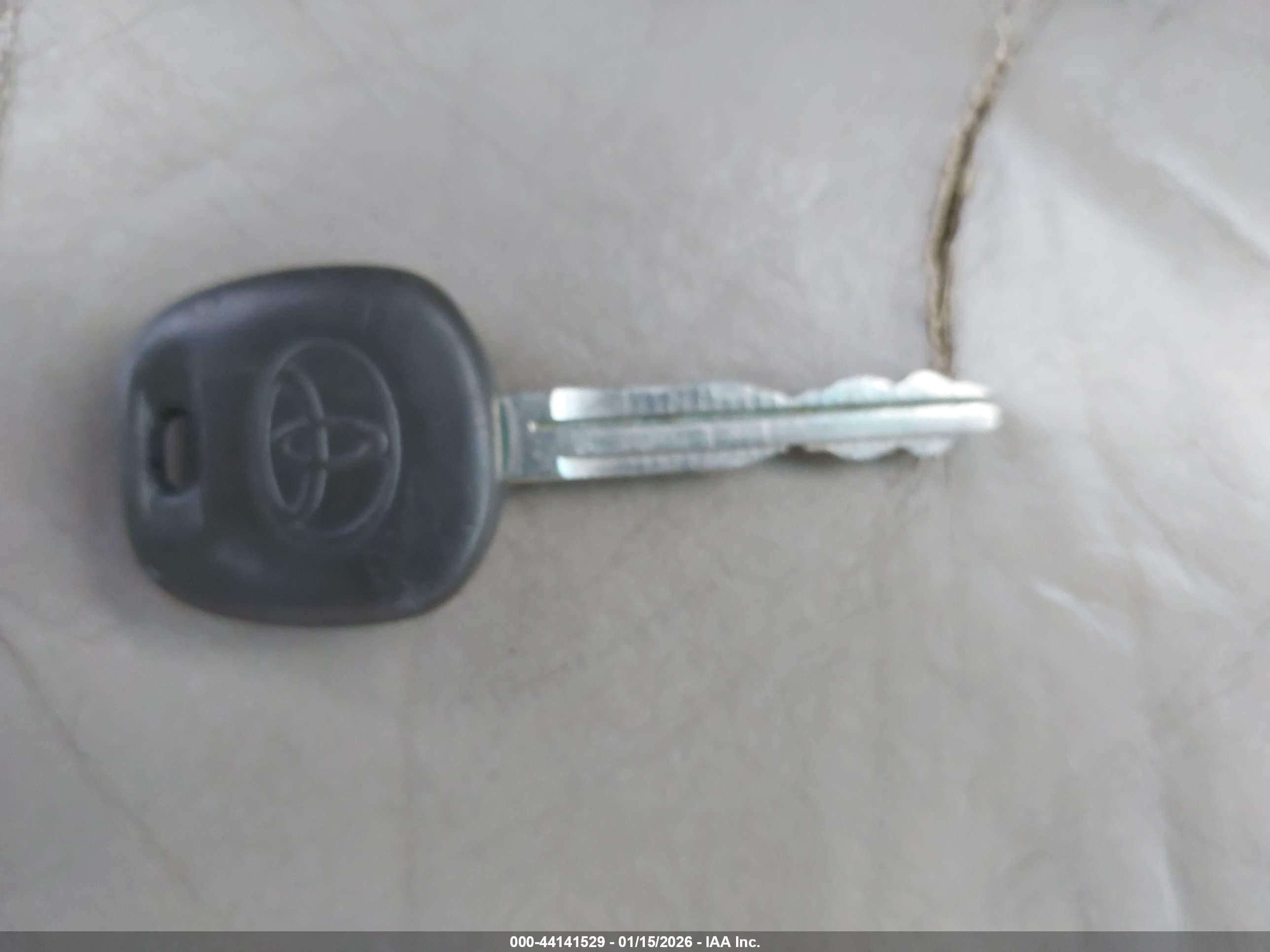 2004 Toyota Land Cruiser   Зеленый vin: JTEHT05J842060187