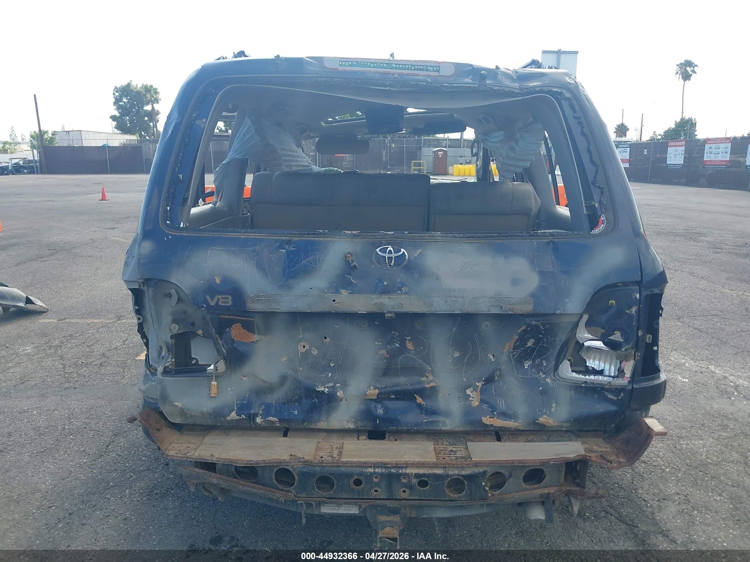 2005 Toyota Land Cruiser V8 Blue vin: JTEHT05J852077654