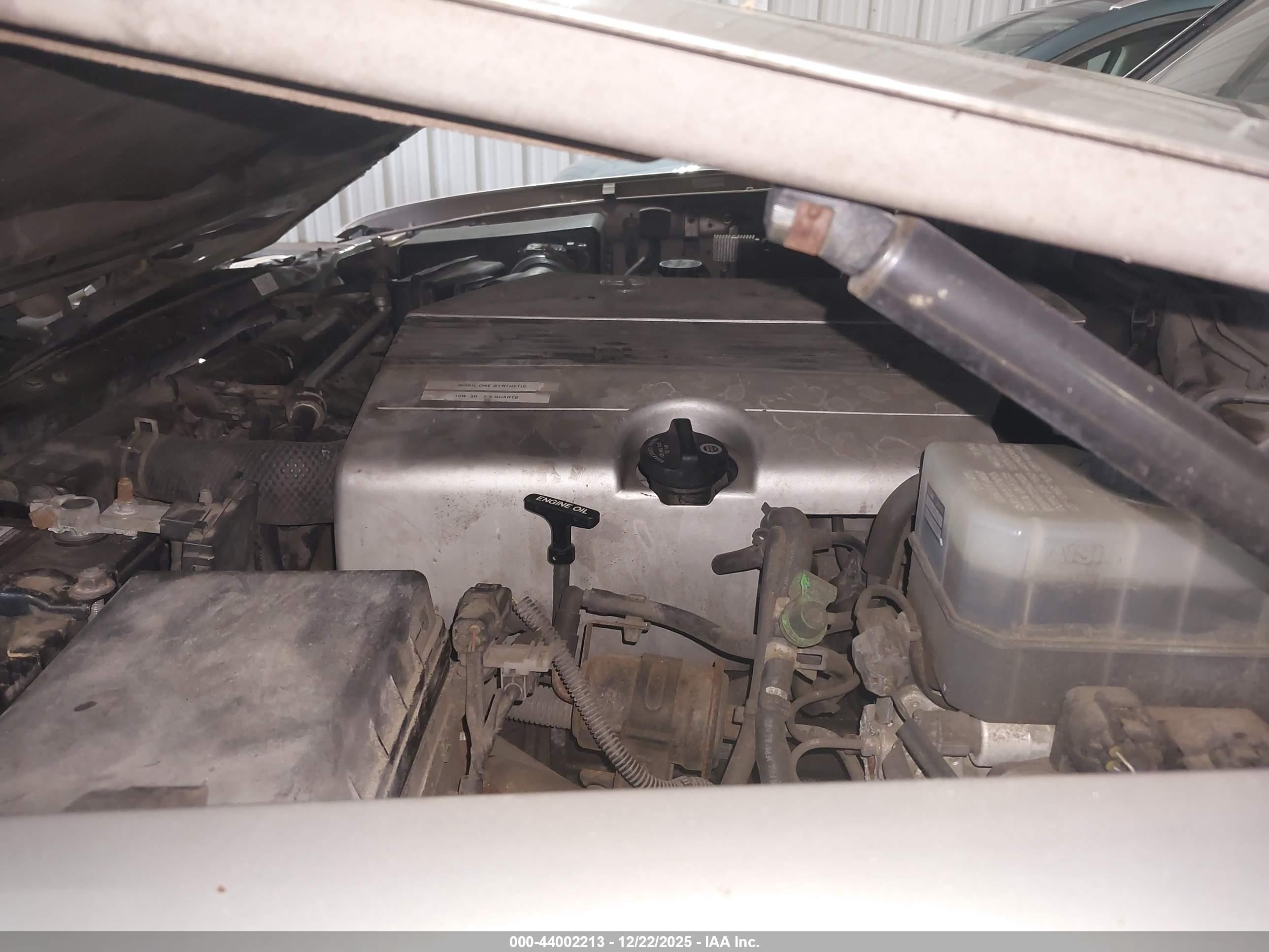 2005 Toyota Land Cruiser V8 Бежевый vin: JTEHT05J852080134