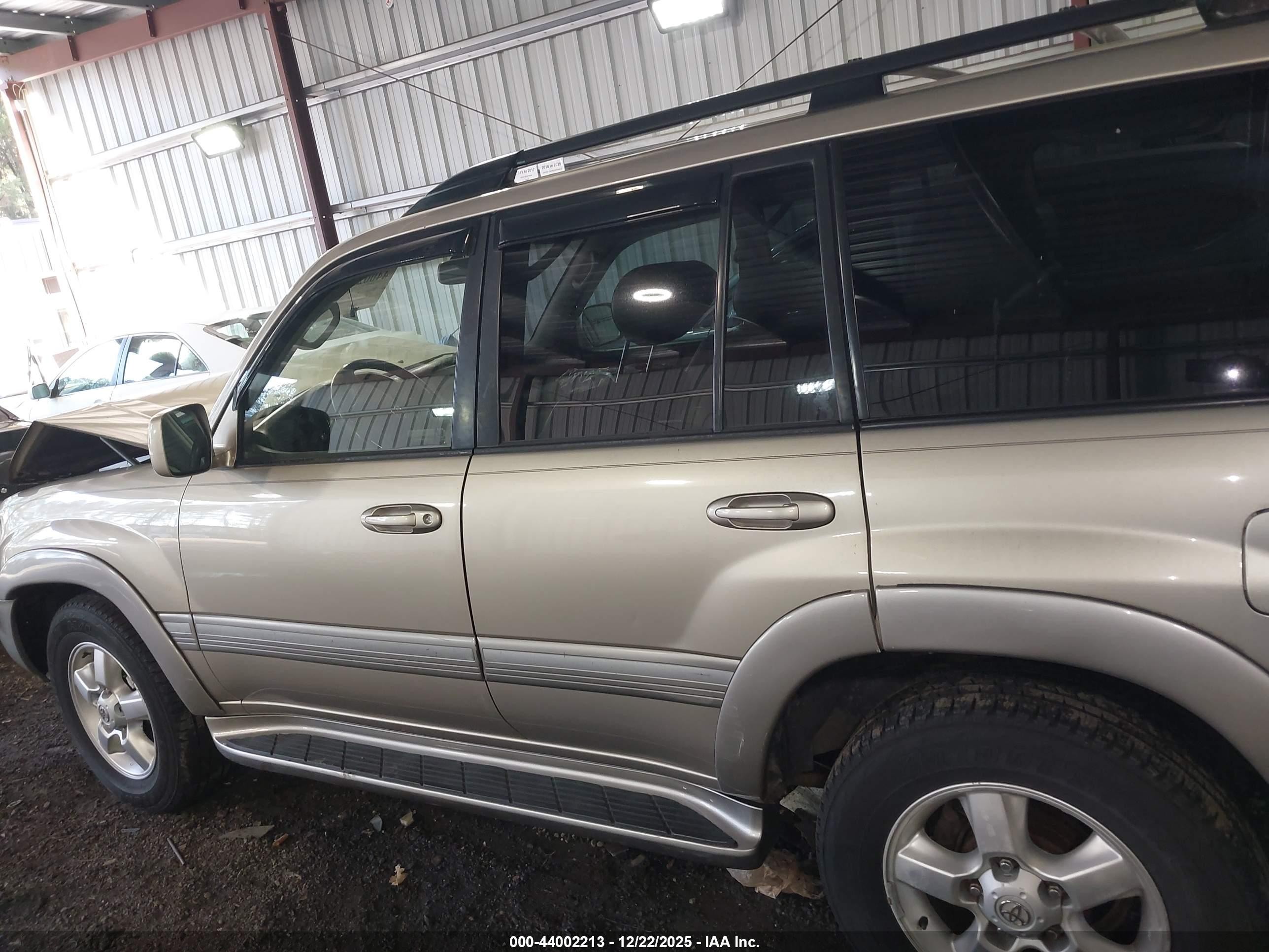 2005 Toyota Land Cruiser V8 Бежевый vin: JTEHT05J852080134