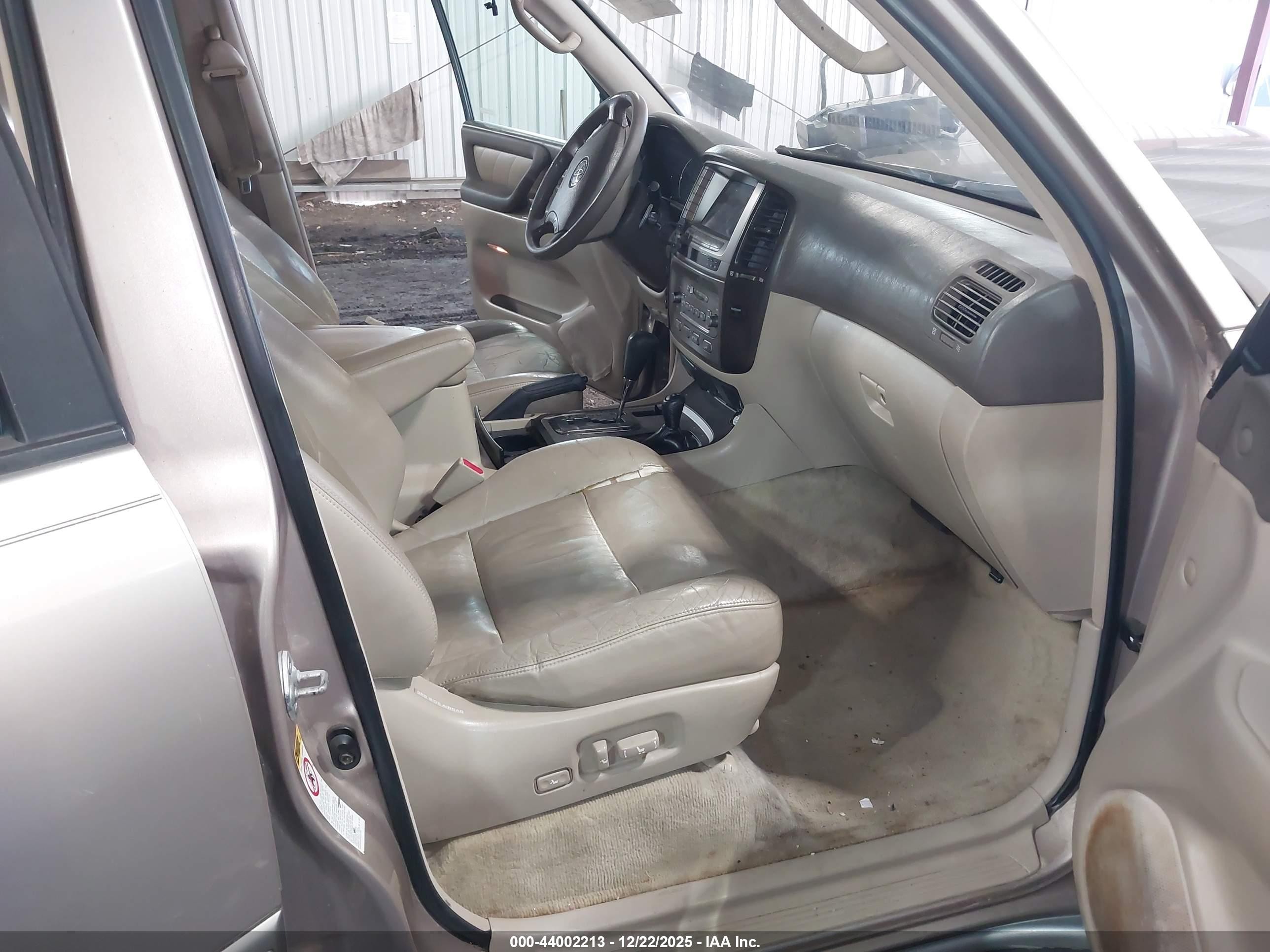 2005 Toyota Land Cruiser V8 Бежевый vin: JTEHT05J852080134