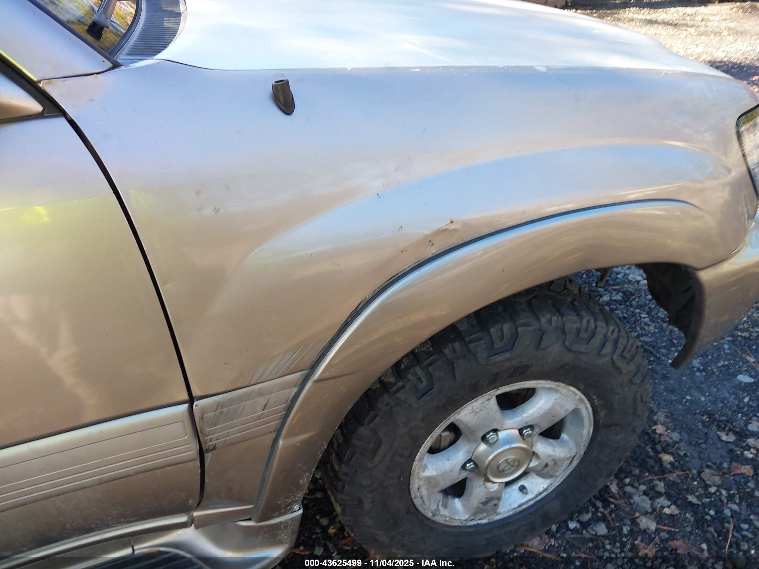 2001 Toyota Land Cruiser   Gold vin: JTEHT05J912000978