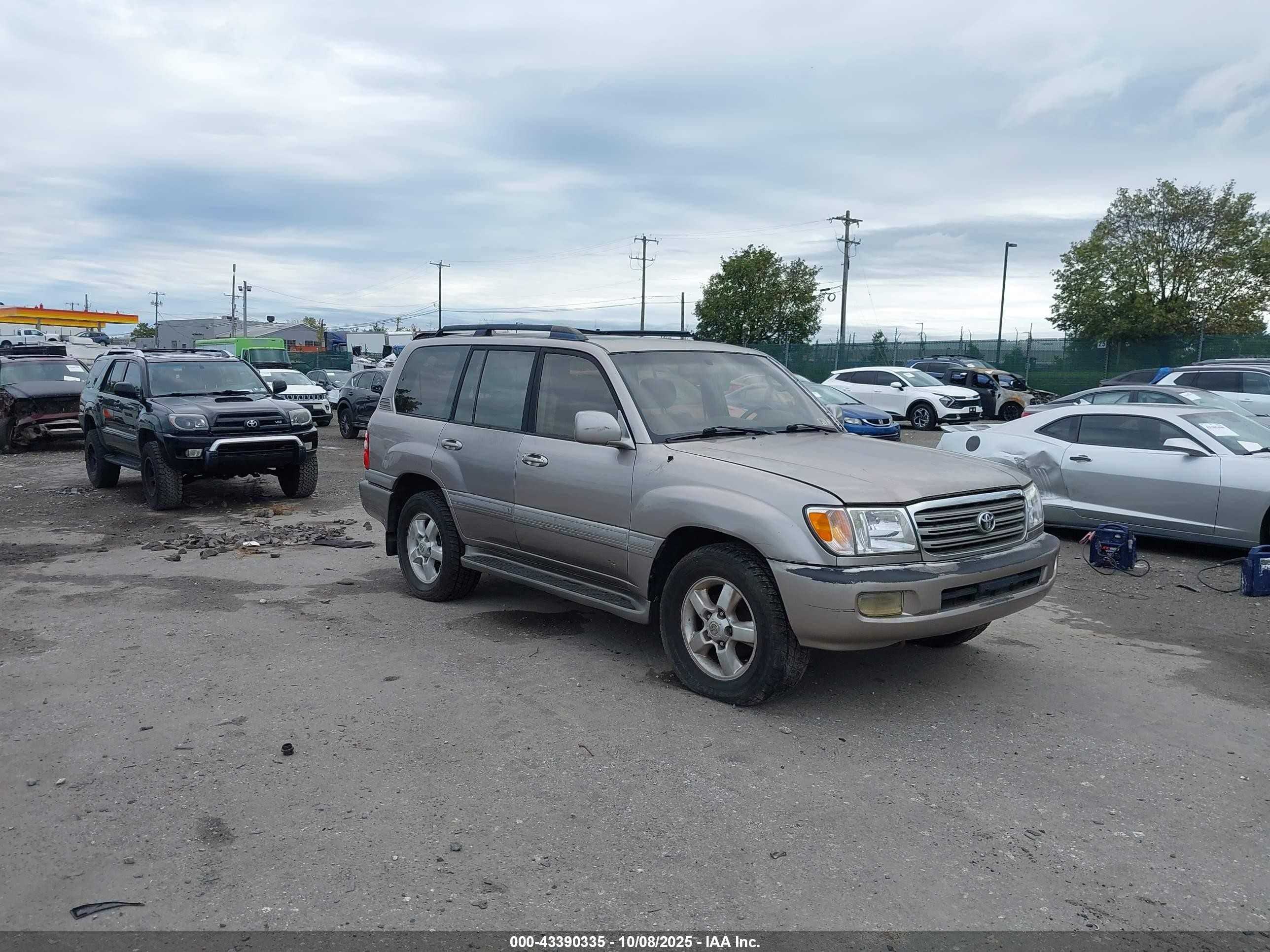 2003 Toyota Land Cruiser   Silver vin: JTEHT05J932045177