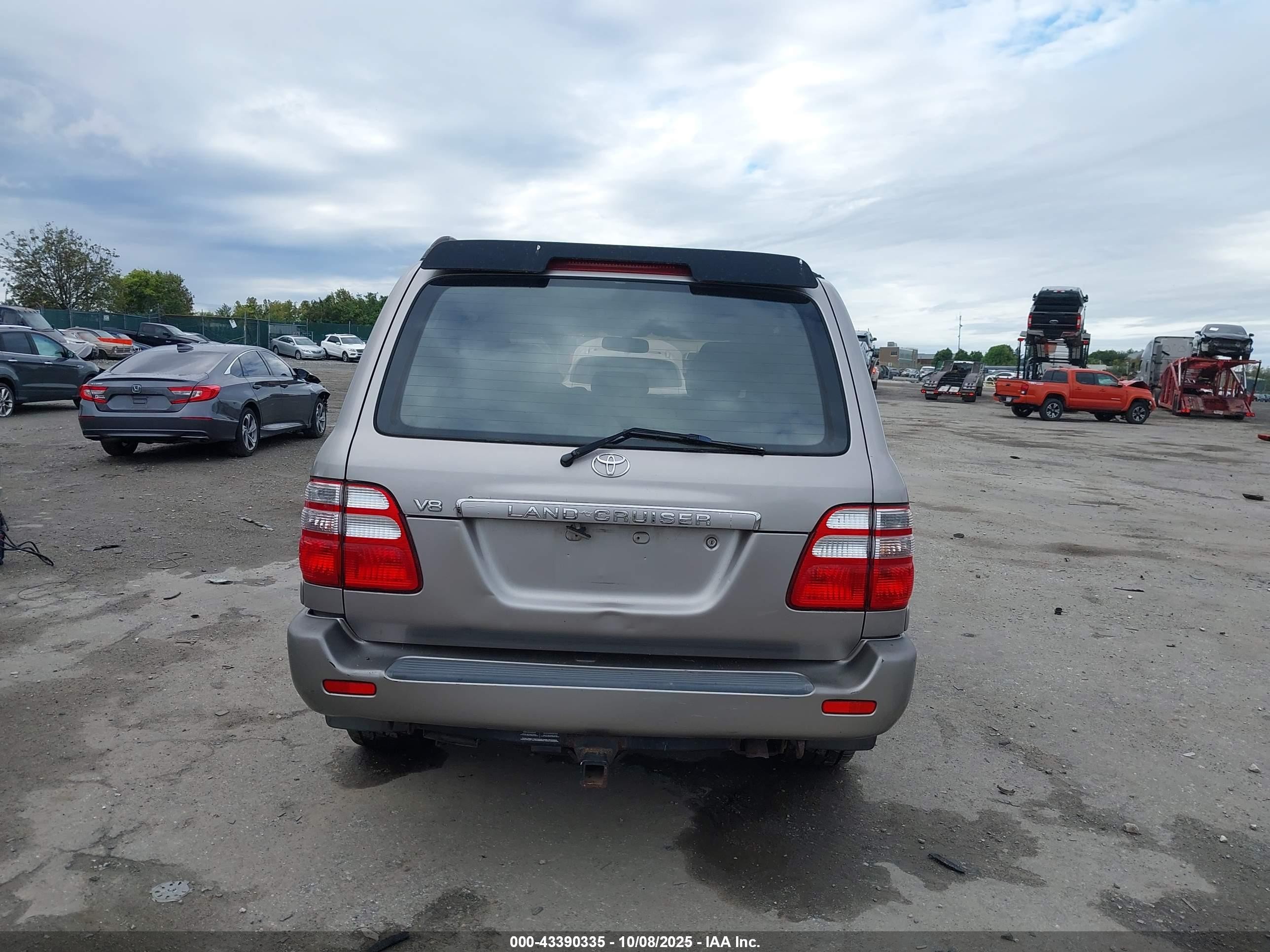 2003 Toyota Land Cruiser   Silver vin: JTEHT05J932045177