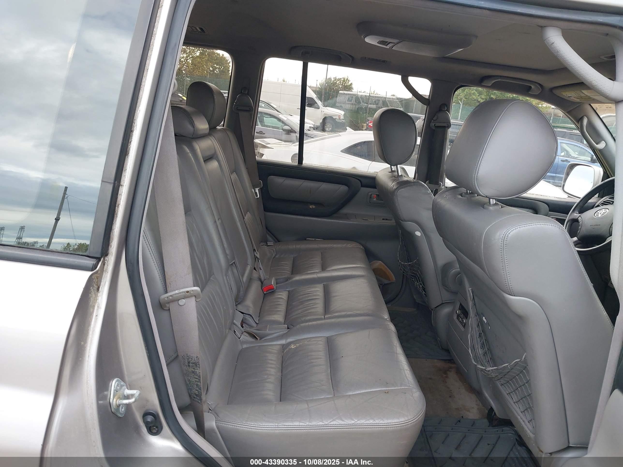 2003 Toyota Land Cruiser   Silver vin: JTEHT05J932045177