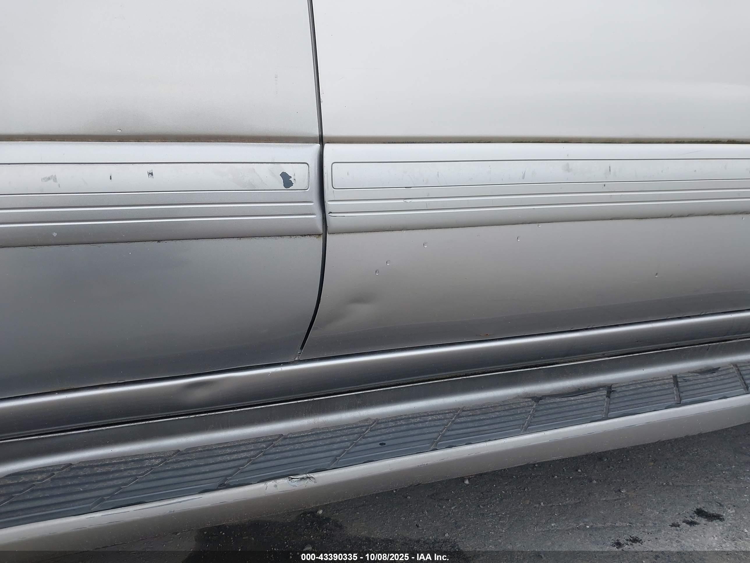 2003 Toyota Land Cruiser   Silver vin: JTEHT05J932045177