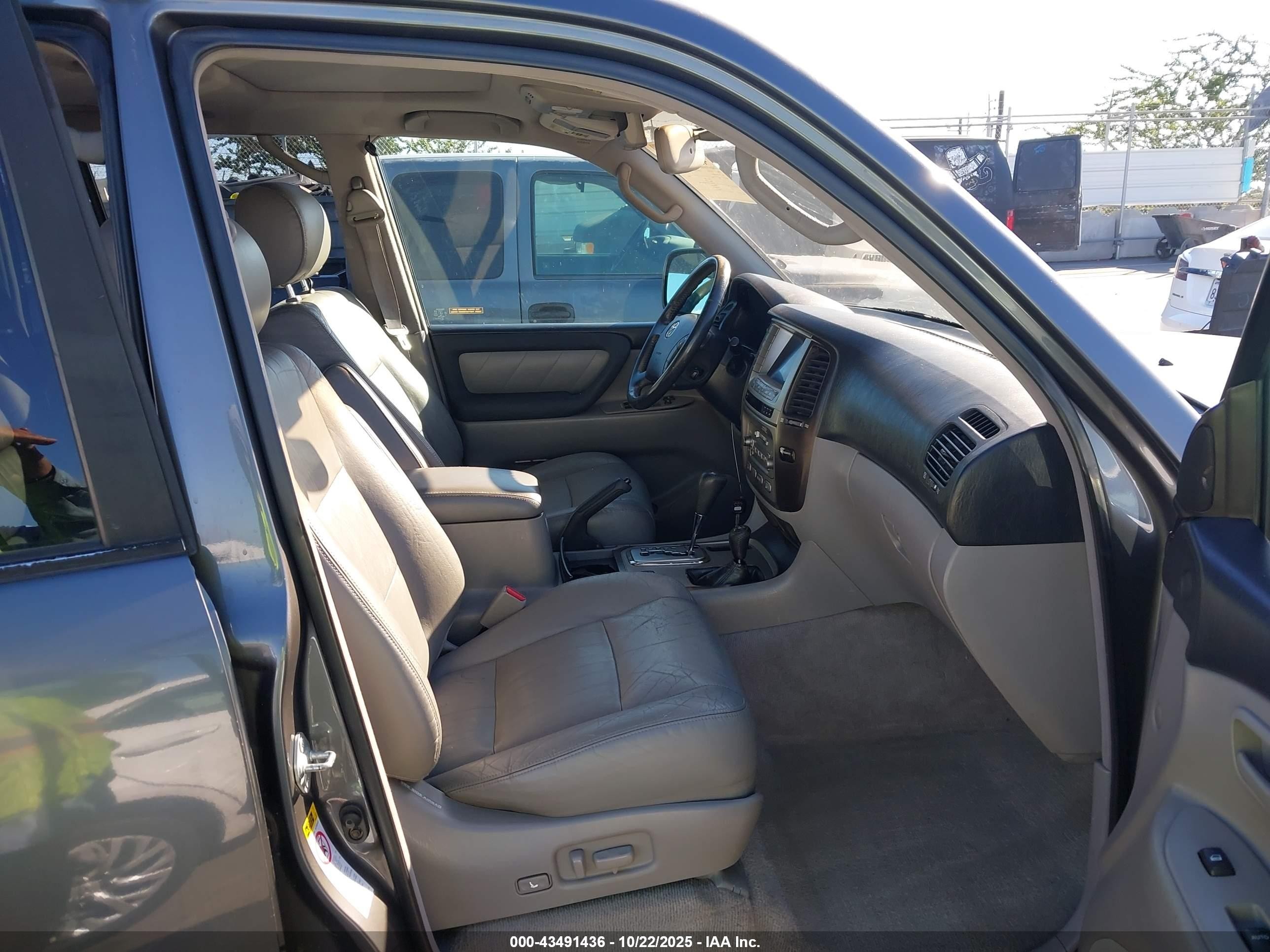 2004 Toyota Land Cruiser   Серый vin: JTEHT05J942068041