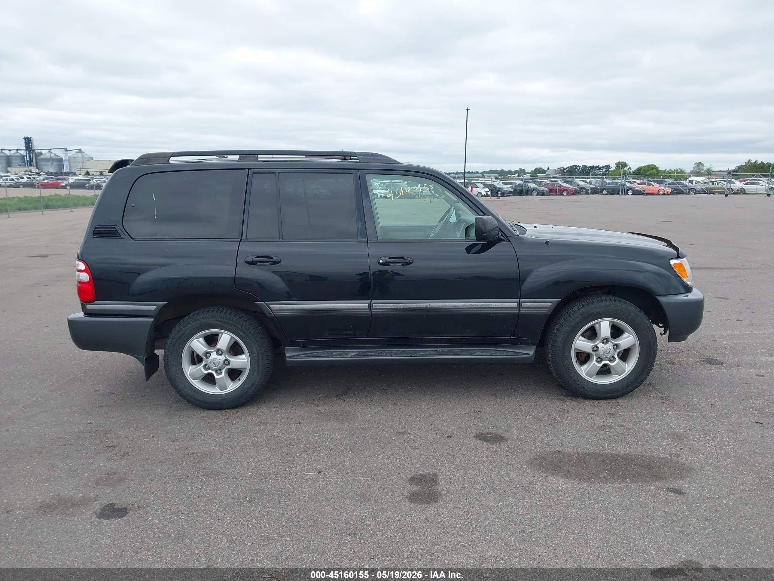 2005 Toyota Land Cruiser V8 Black vin: JTEHT05J952075105