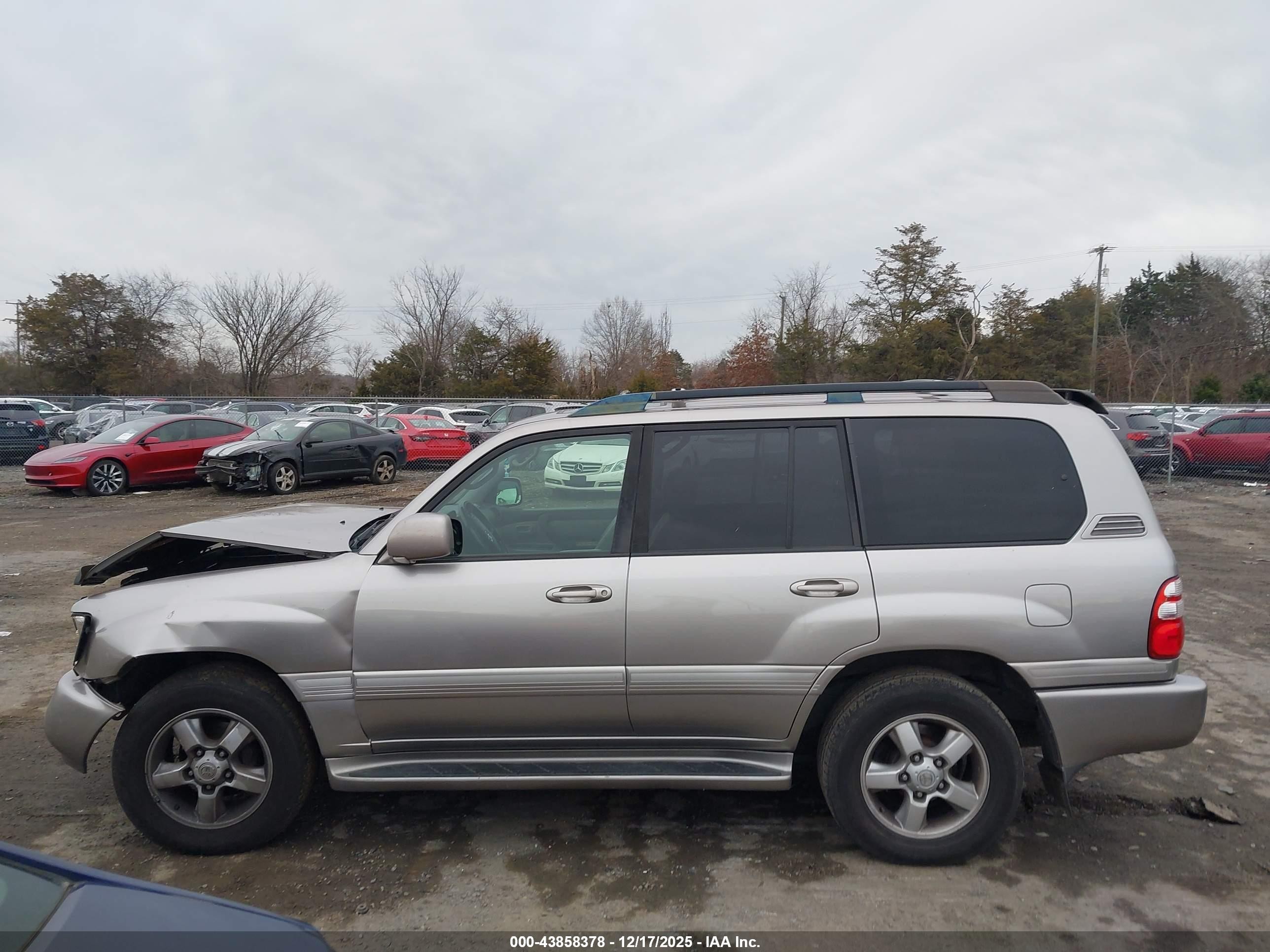 2005 Toyota Land Cruiser V8 Silver vin: JTEHT05J952077470