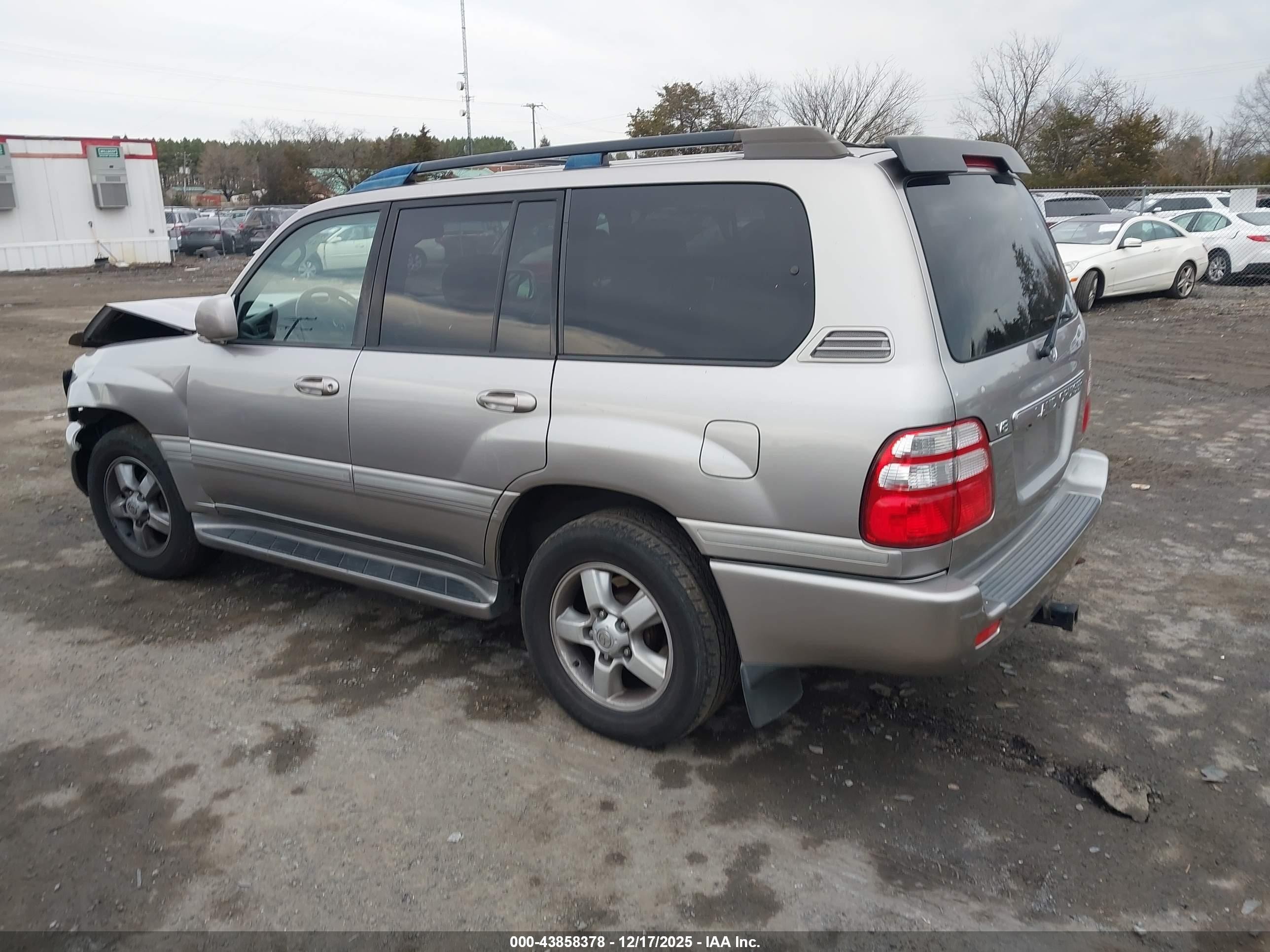2005 Toyota Land Cruiser V8 Silver vin: JTEHT05J952077470