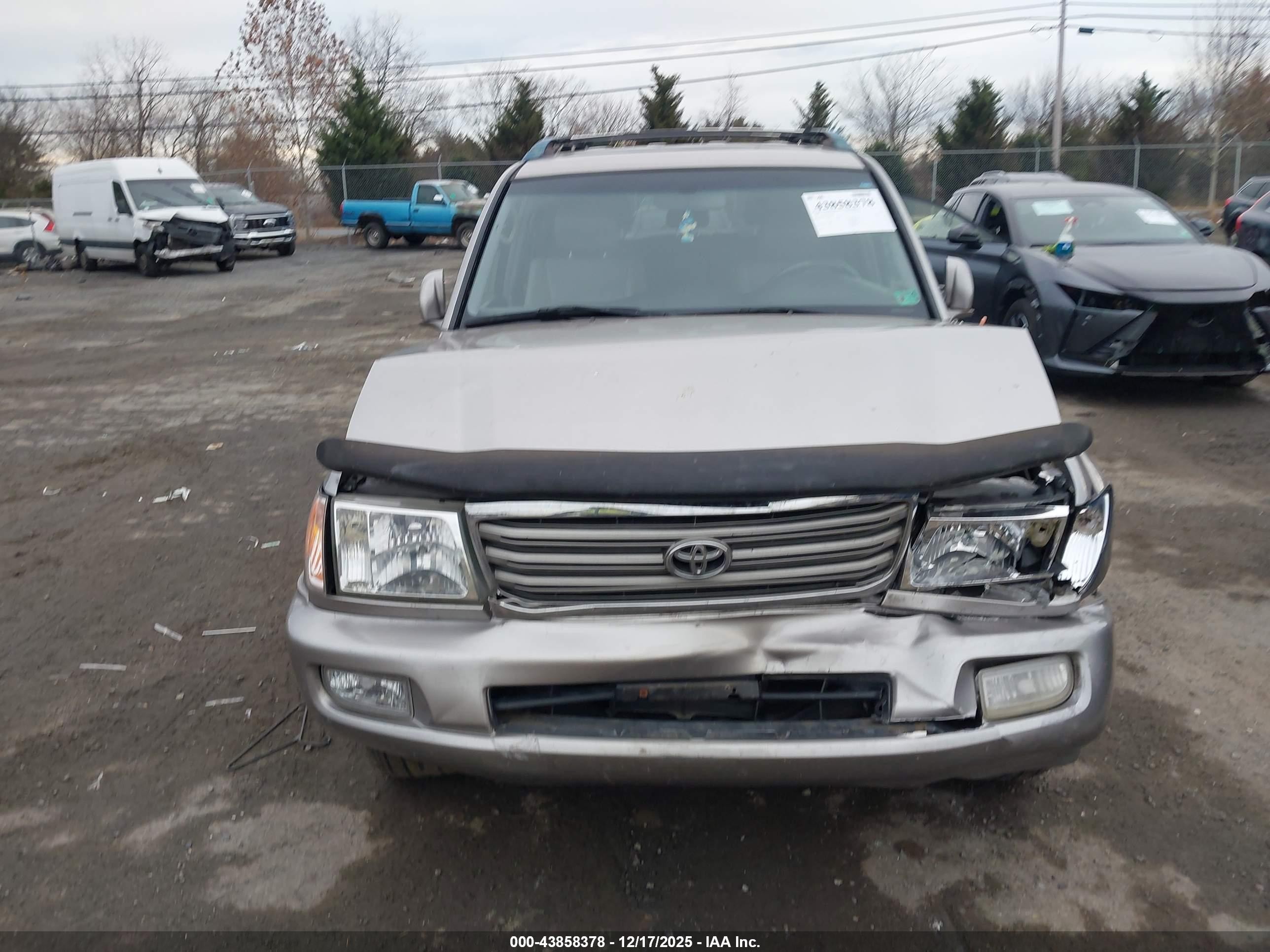 2005 Toyota Land Cruiser V8 Silver vin: JTEHT05J952077470