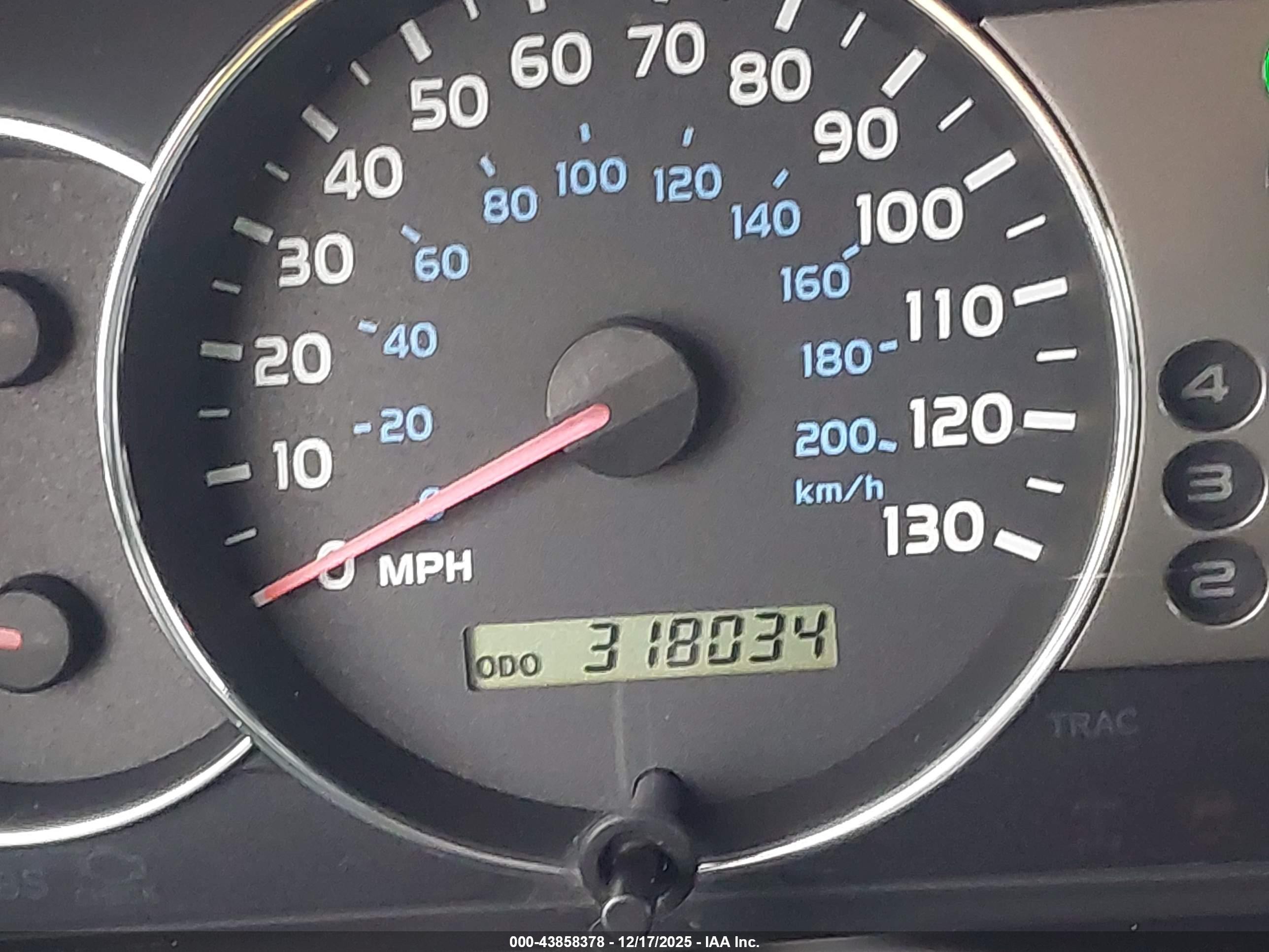 2005 Toyota Land Cruiser V8 Silver vin: JTEHT05J952077470