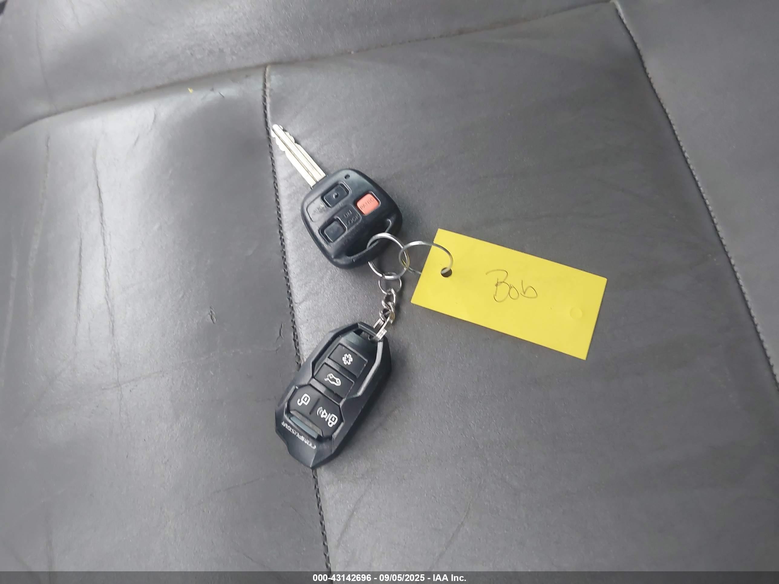 2006 Toyota Land Cruiser V8 Blue vin: JTEHT05J962101283
