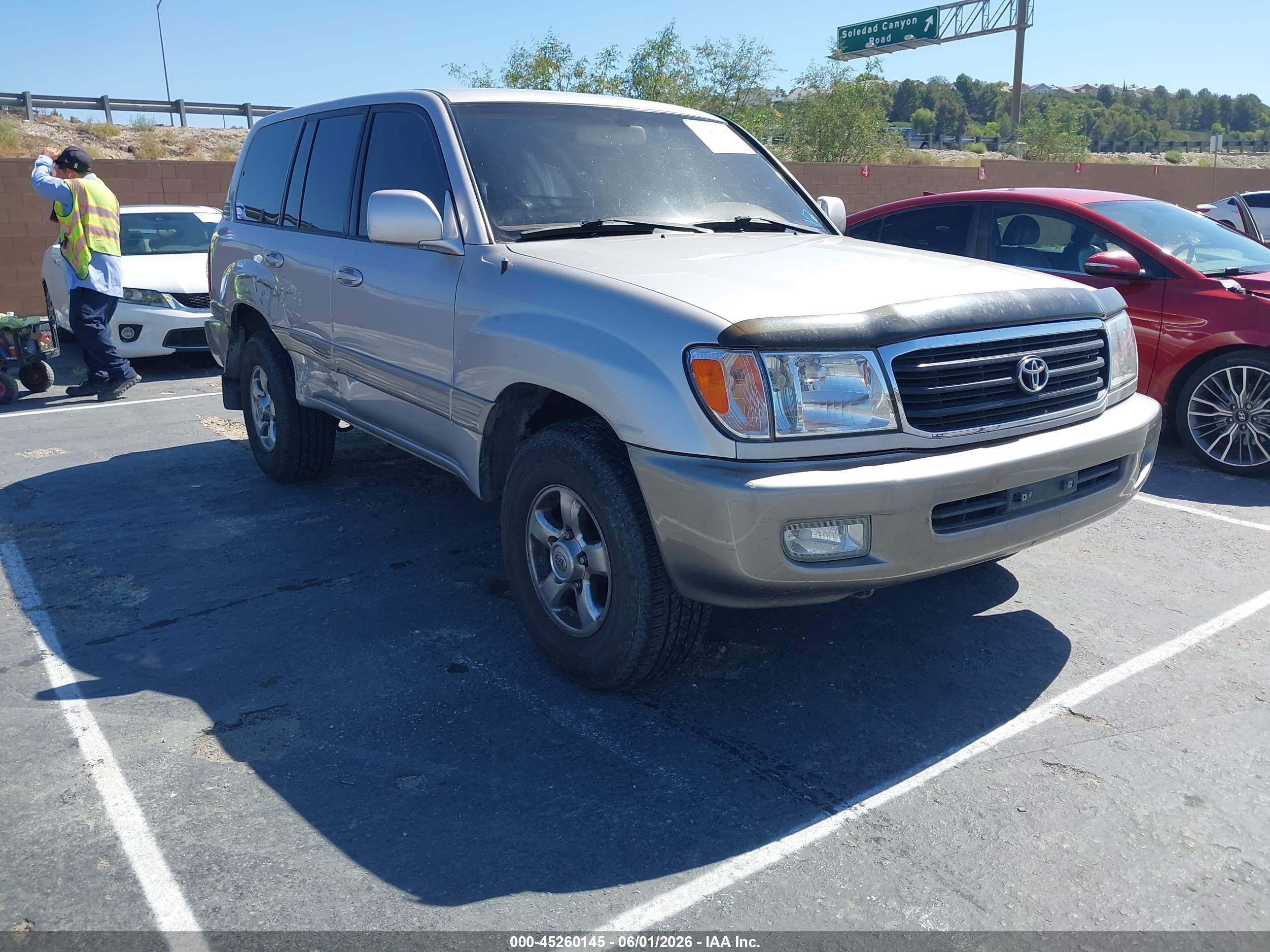 2002 Toyota Land Cruiser   Silver vin: JTEHT05JX22020318