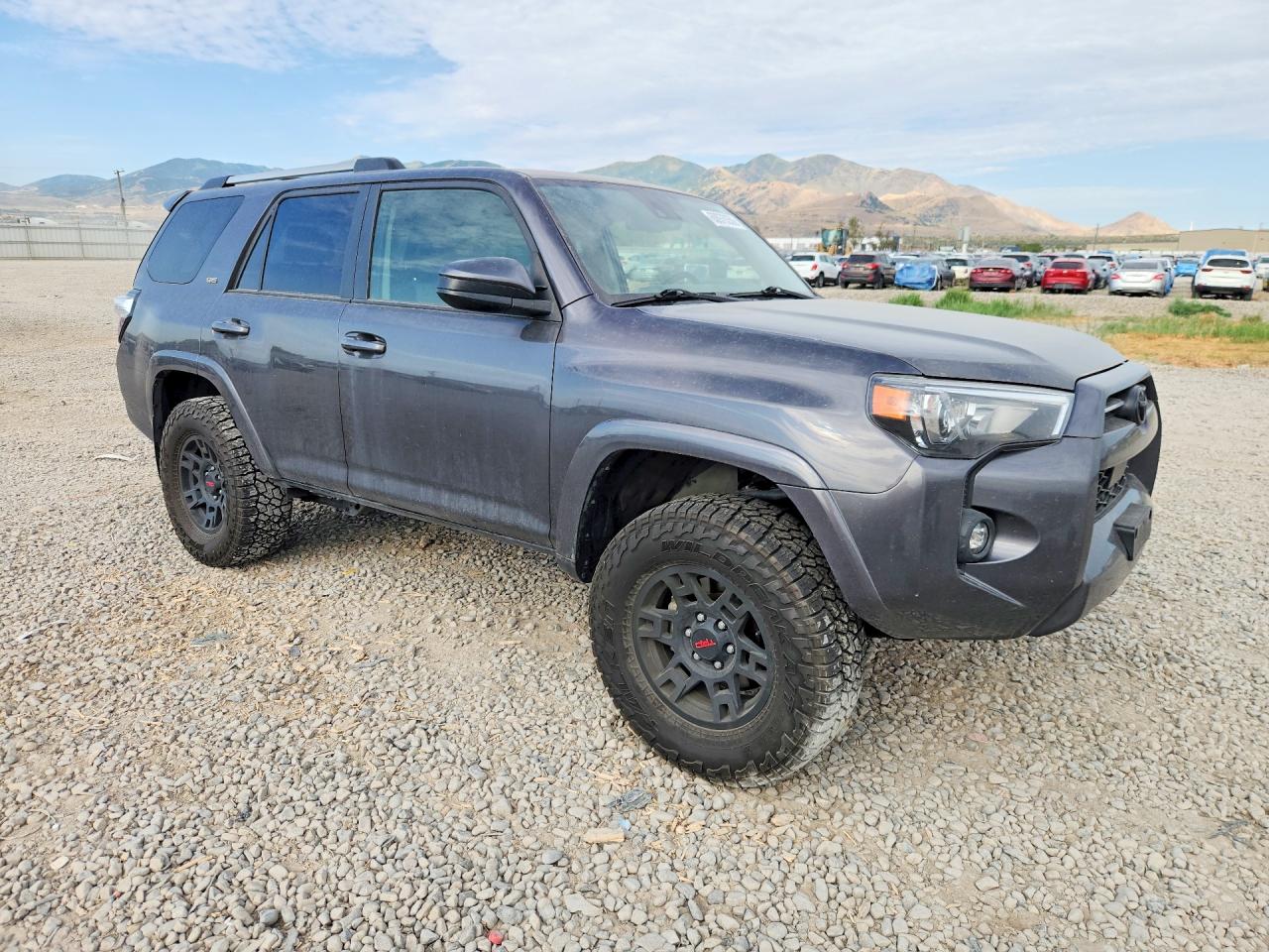 2022 Toyota 4runner Sr5 Gray vin: JTEMU5JR3N5988767