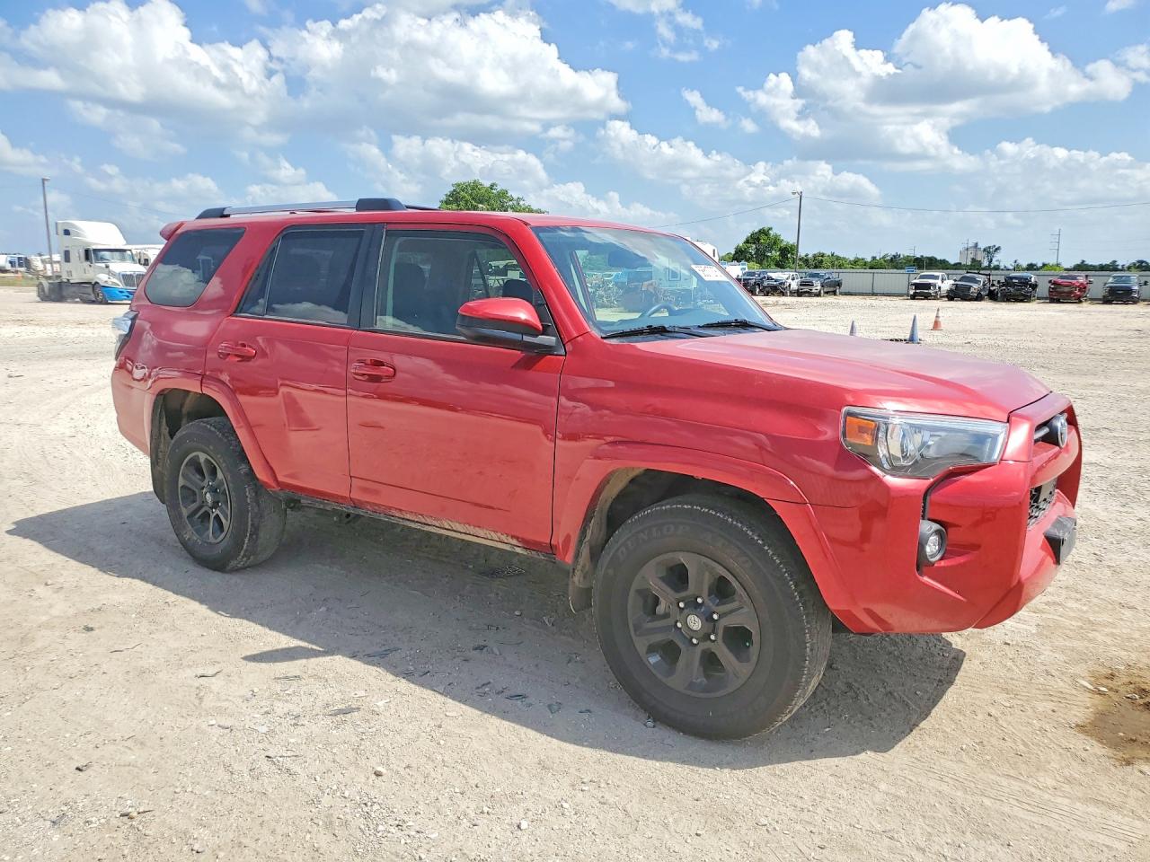 2024 Toyota 4runner Sr5 Red vin: JTEMU5JR4R6281838