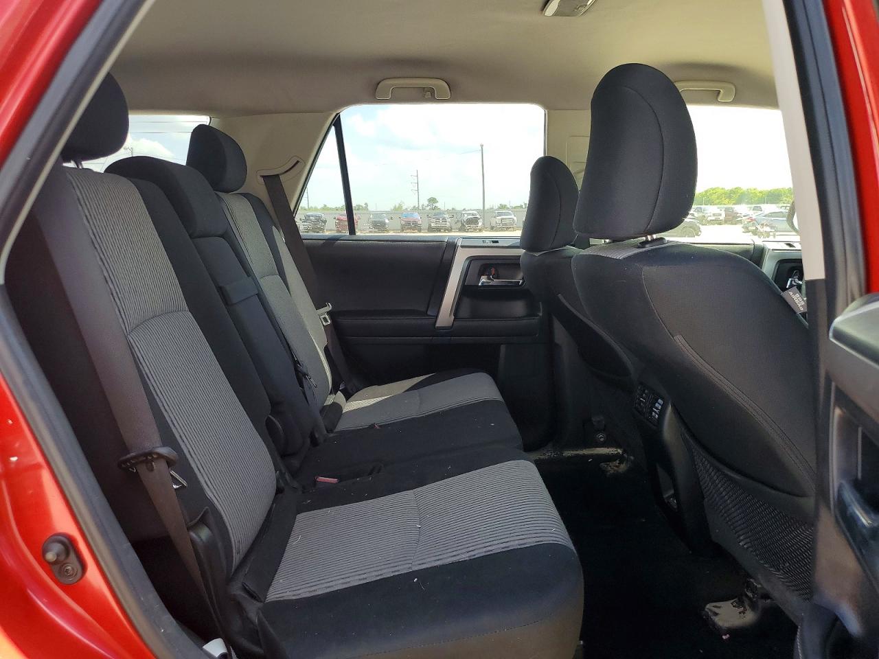 2024 Toyota 4runner Sr5 Red vin: JTEMU5JR4R6281838