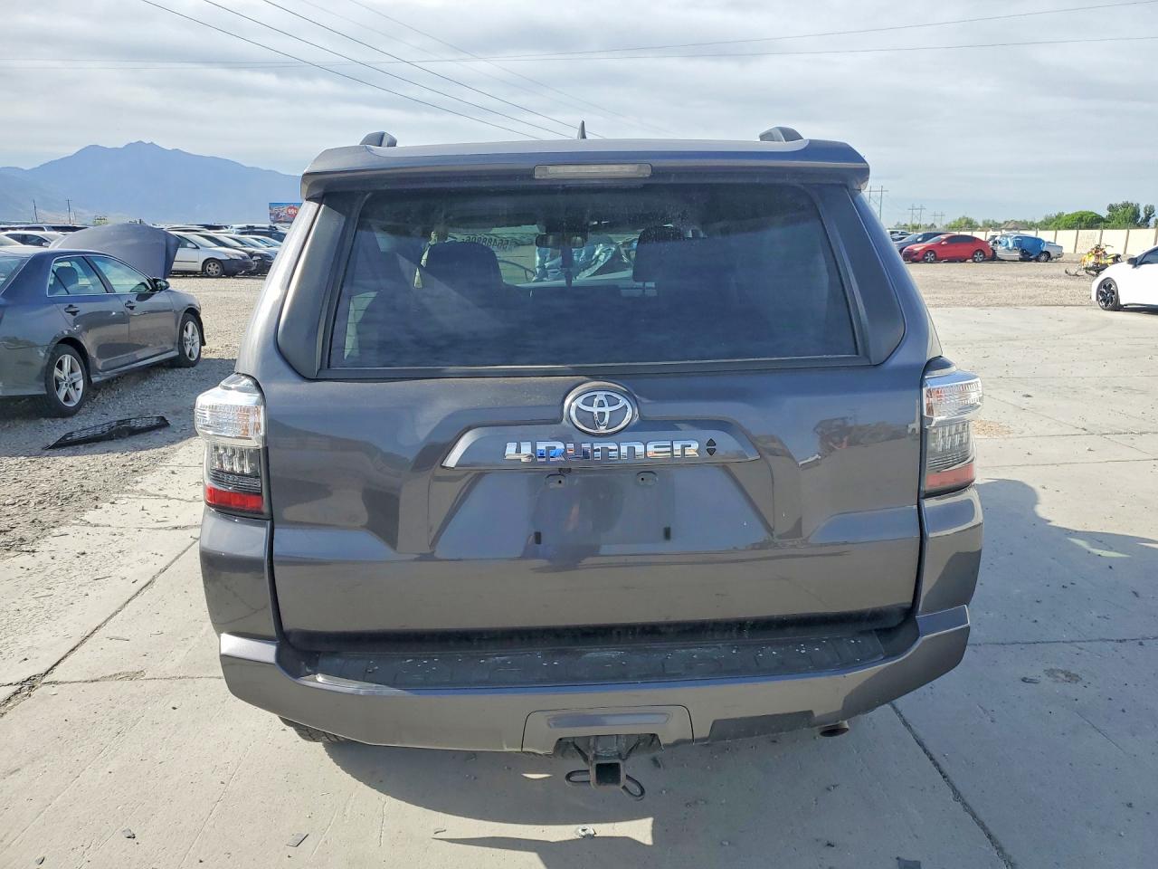 2022 Toyota 4runner Sr5 Premium Gray vin: JTENU5JR7N6081289