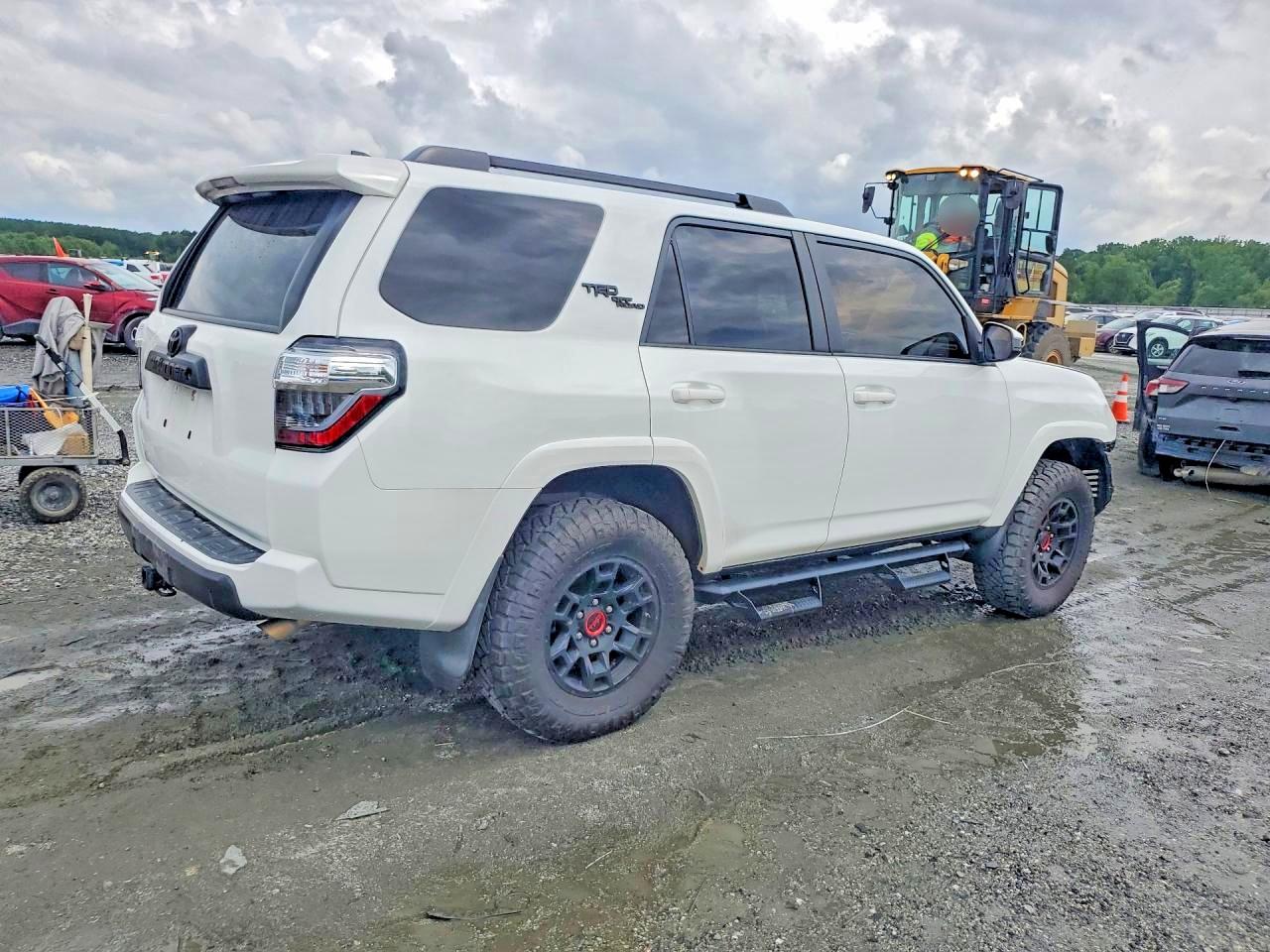 2021 Toyota 4runner Trd Off-road White vin: JTEPU5JR5M5888746